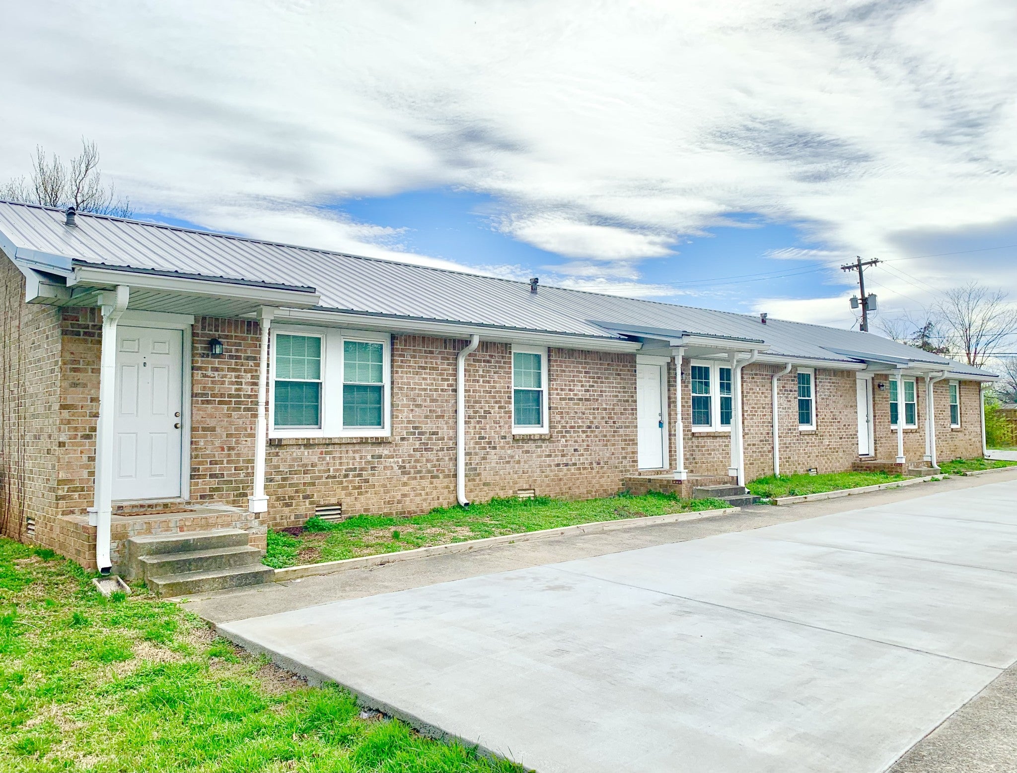 211 Lexington Dr B