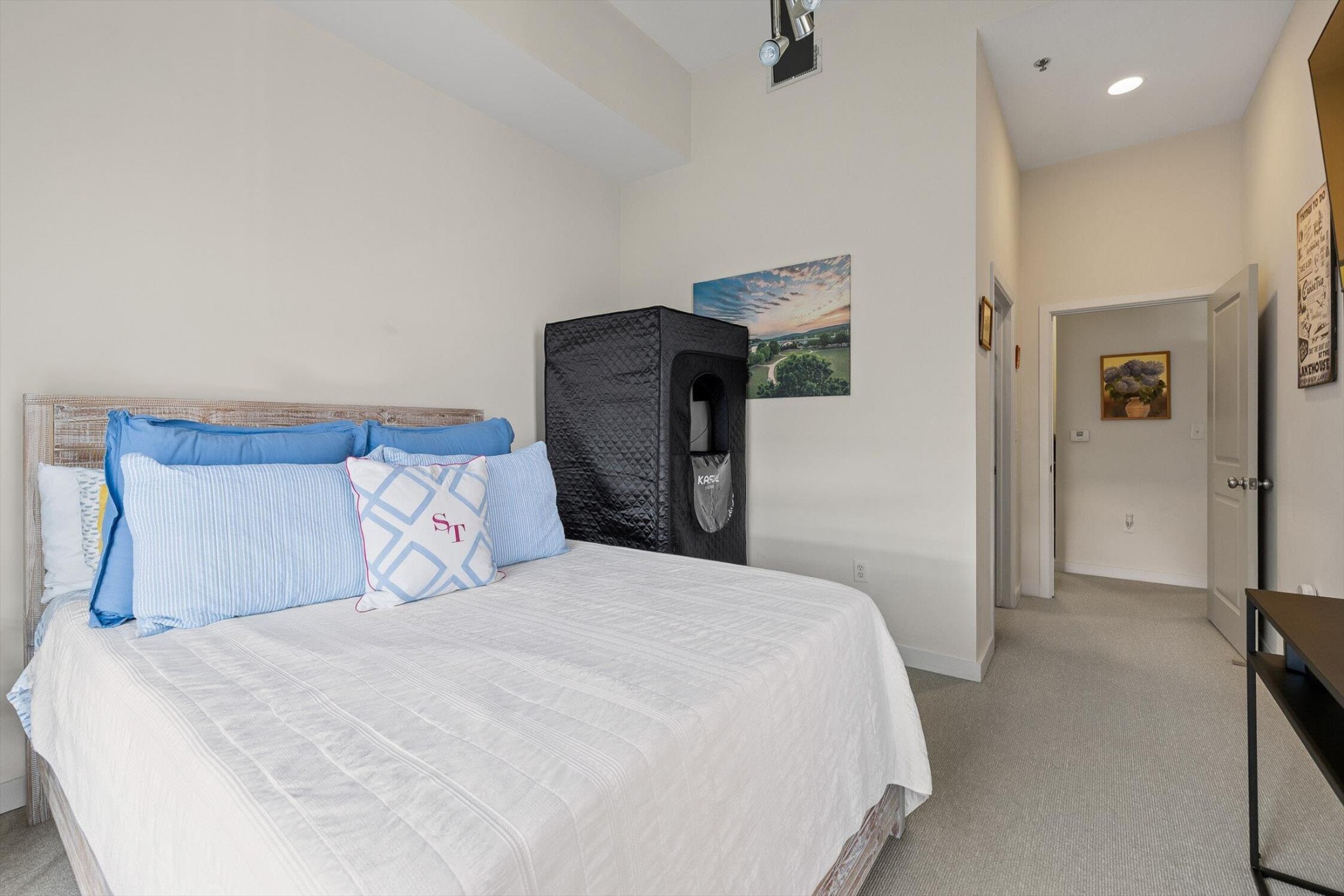 200 Manufacturers Road Apt 728