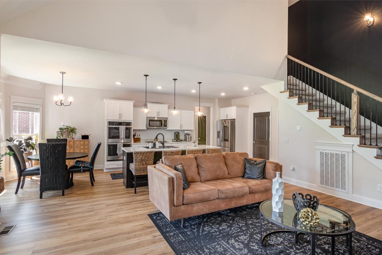 513 Summit View Cir