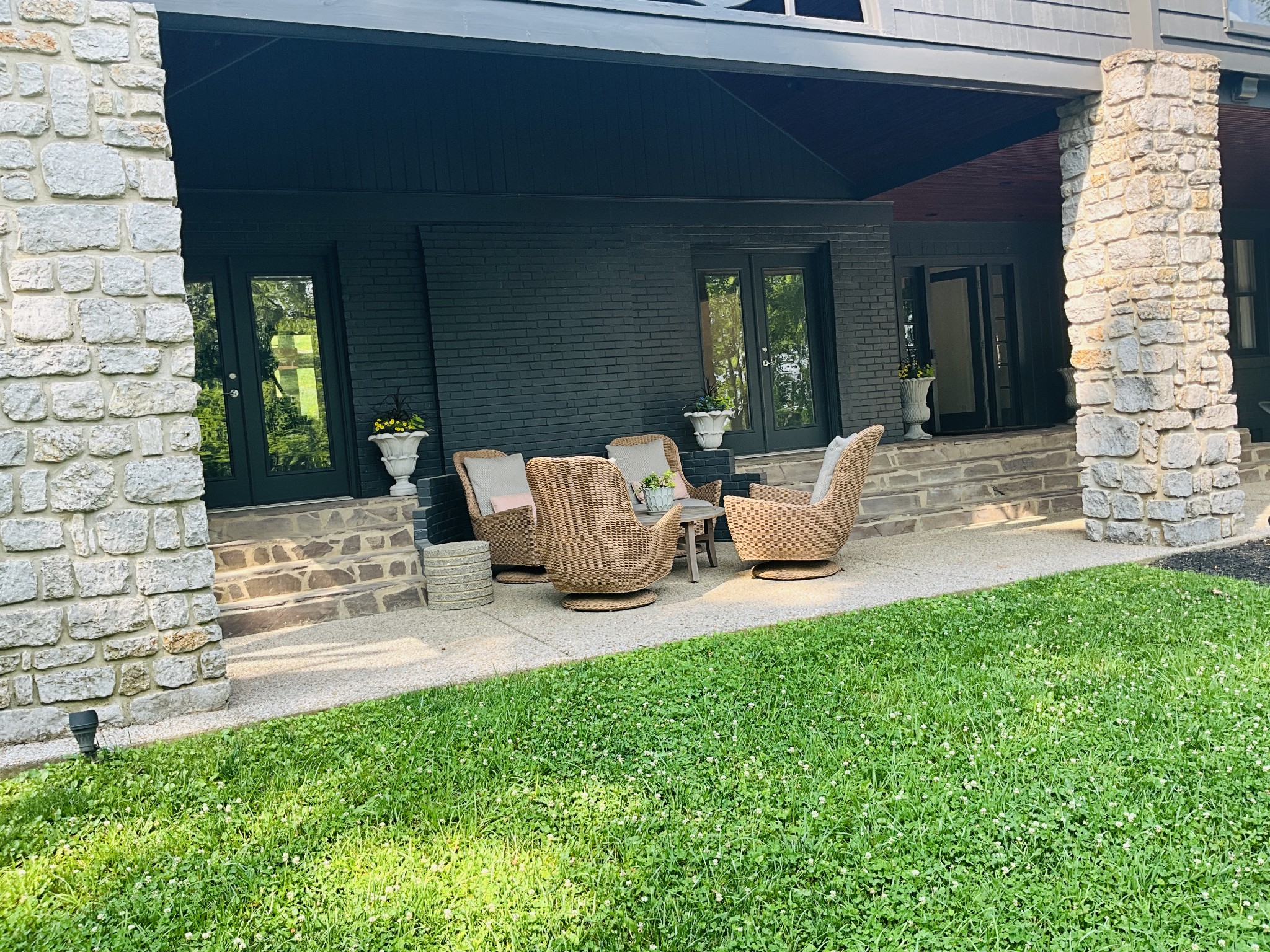 915 Overton Lea Rd