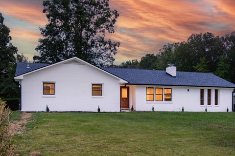 1221 Hillcrest Dr Manchester TN 37355