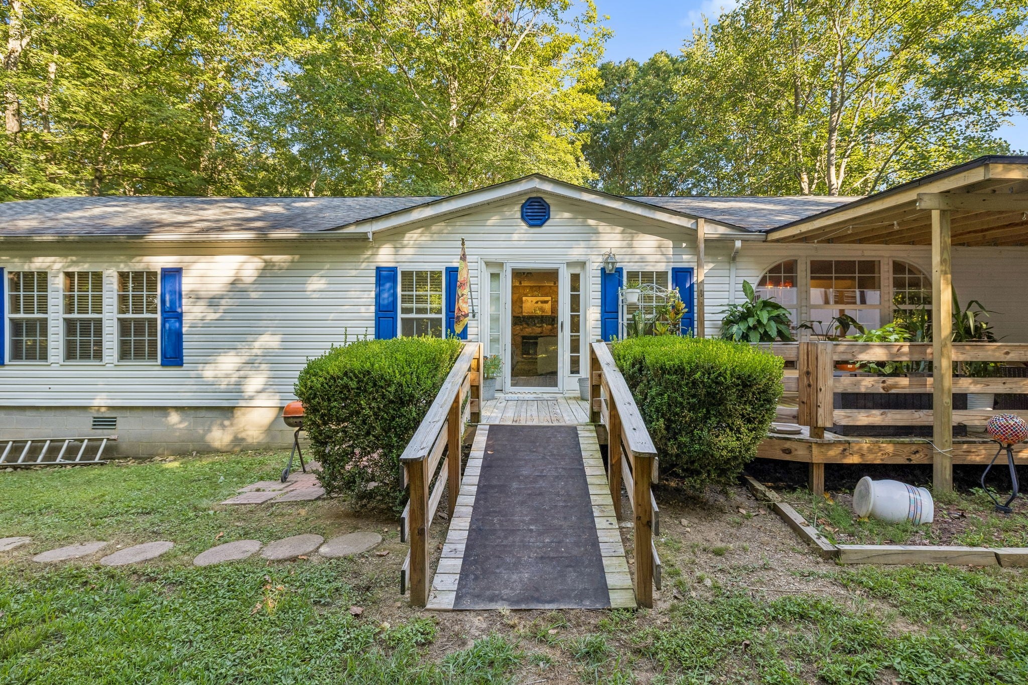 605 Lucas Rd