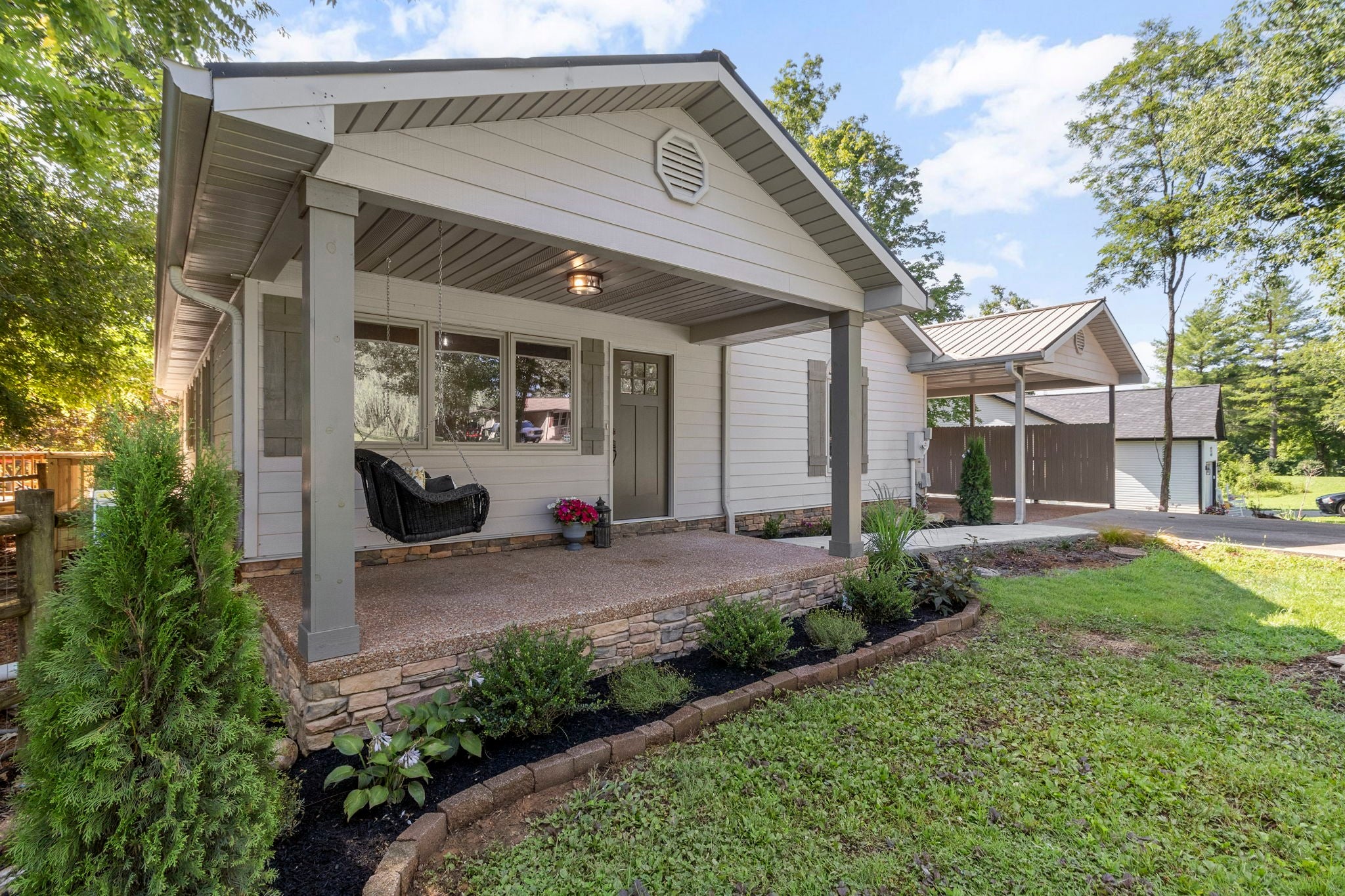 97 Bay Ln