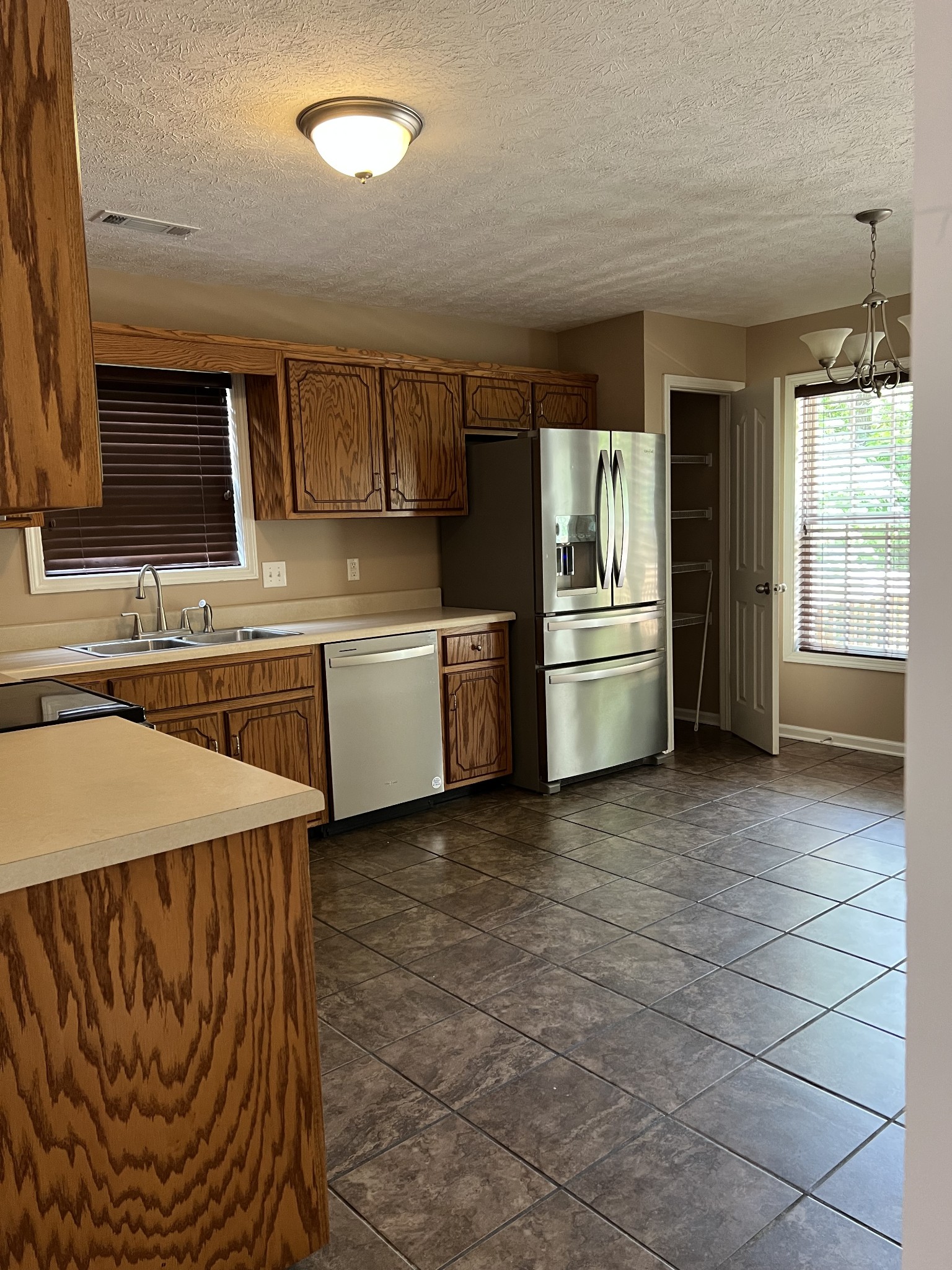 1053 Red Apple Ct