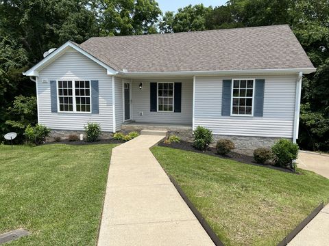 1053 Red Apple Ct Clarksville TN 37040