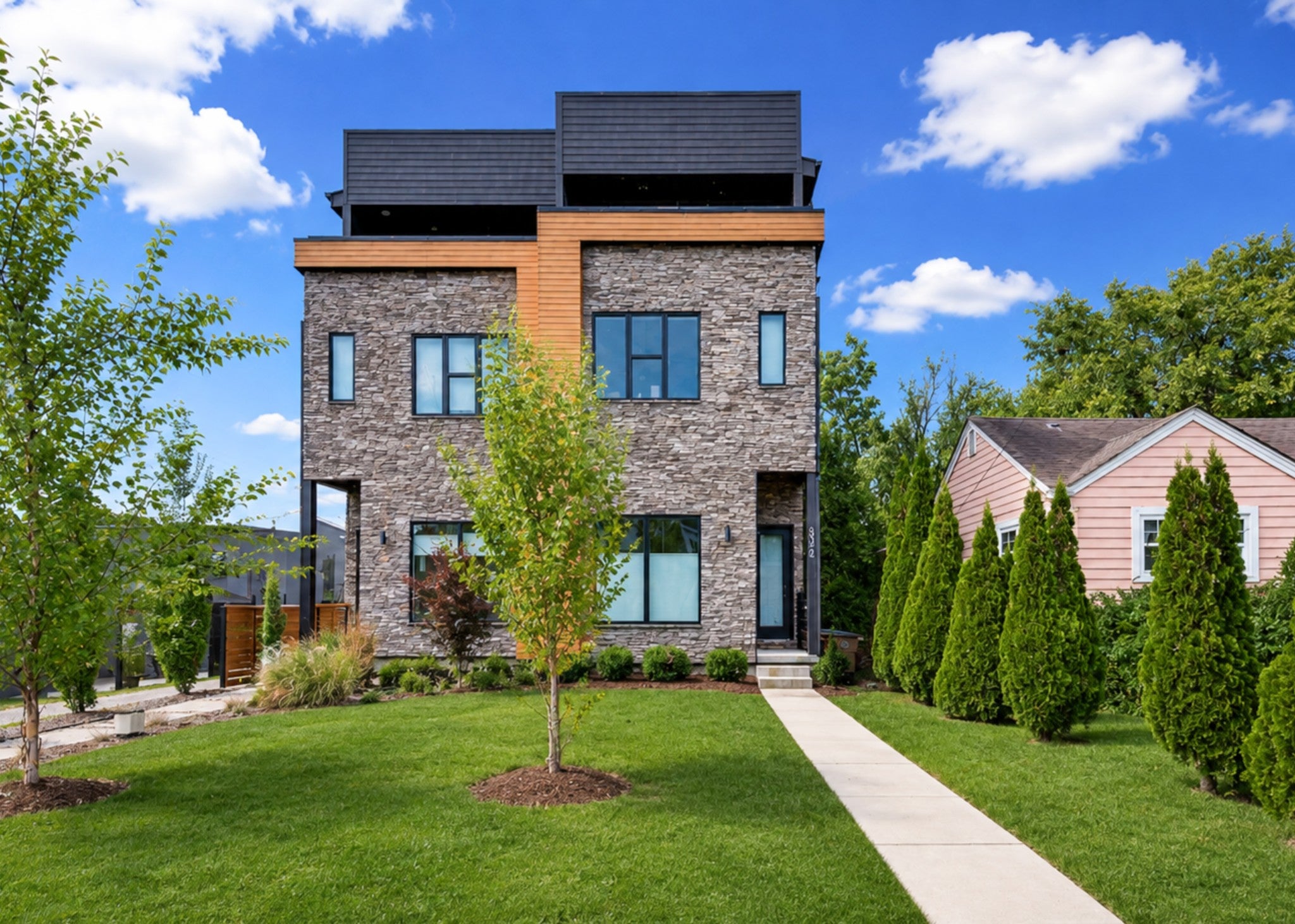 4-bed listing at 607b Moore Ave, Nashville