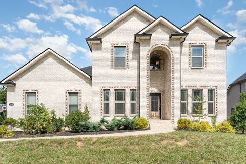 308 Young Ln Pleasant View TN 37146