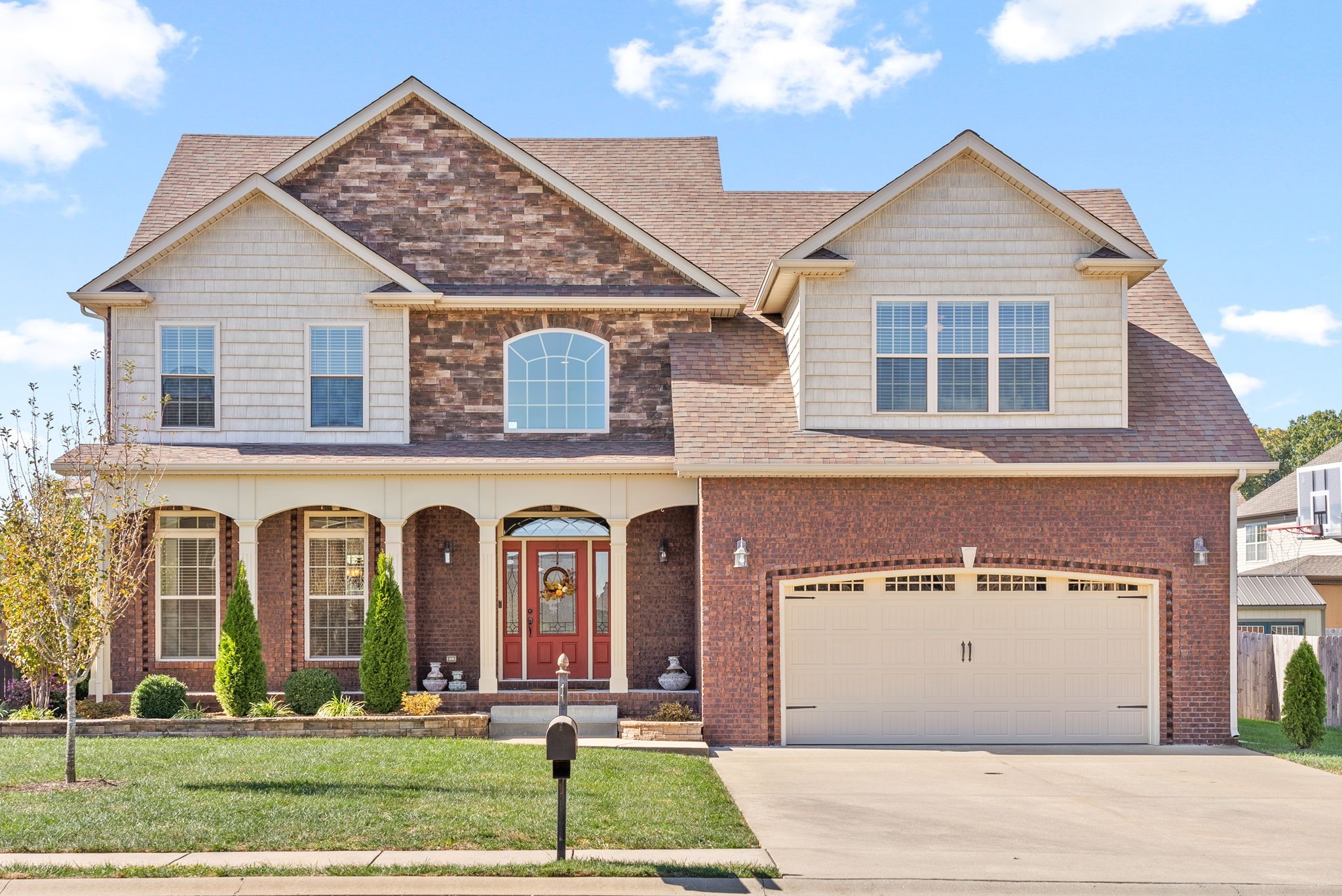 1604 Edgewater Ln
