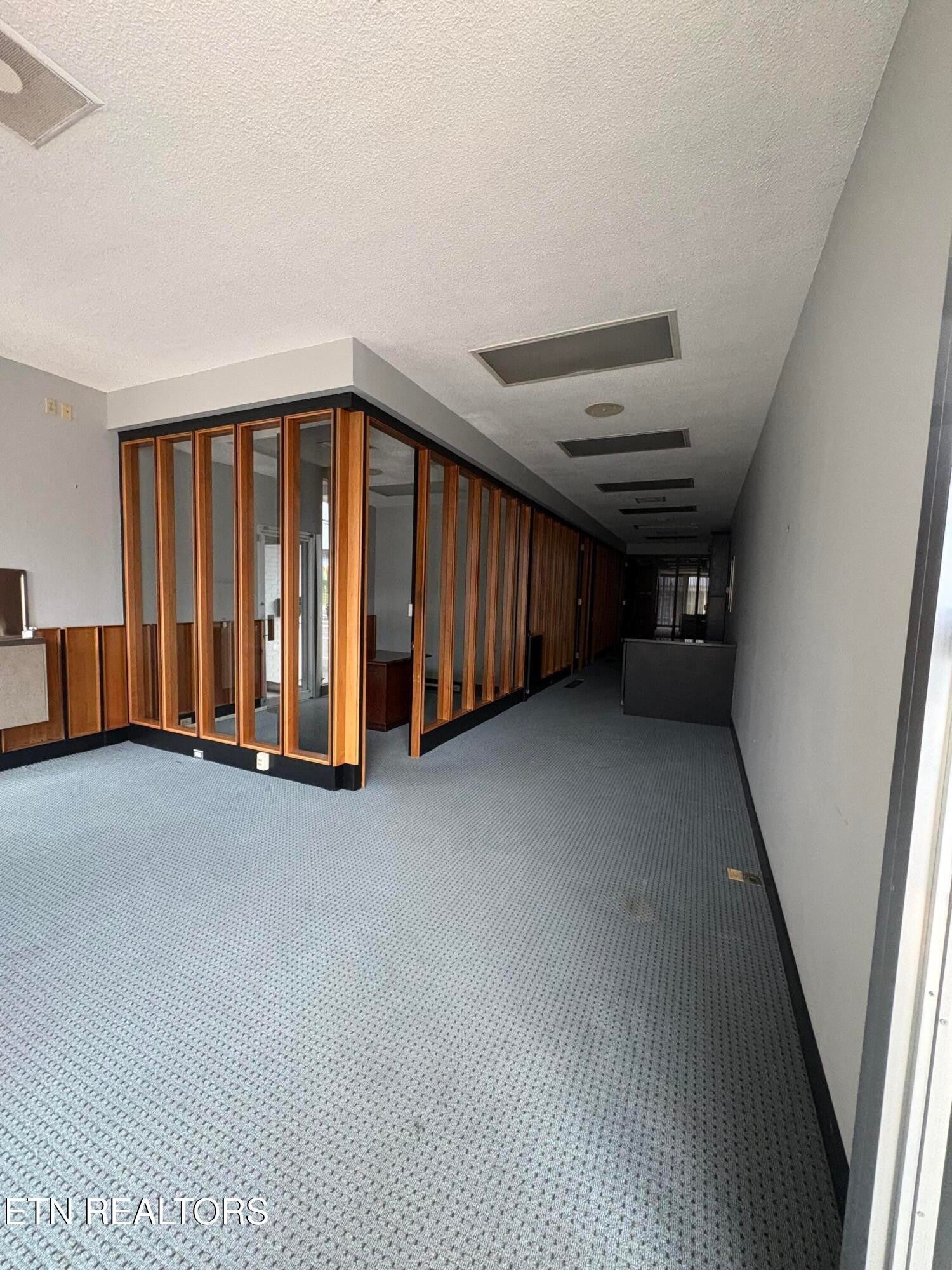 100 E Race St