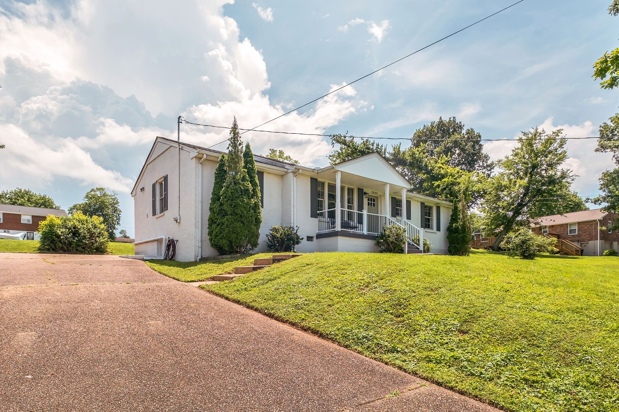 3049 Edgemont Dr