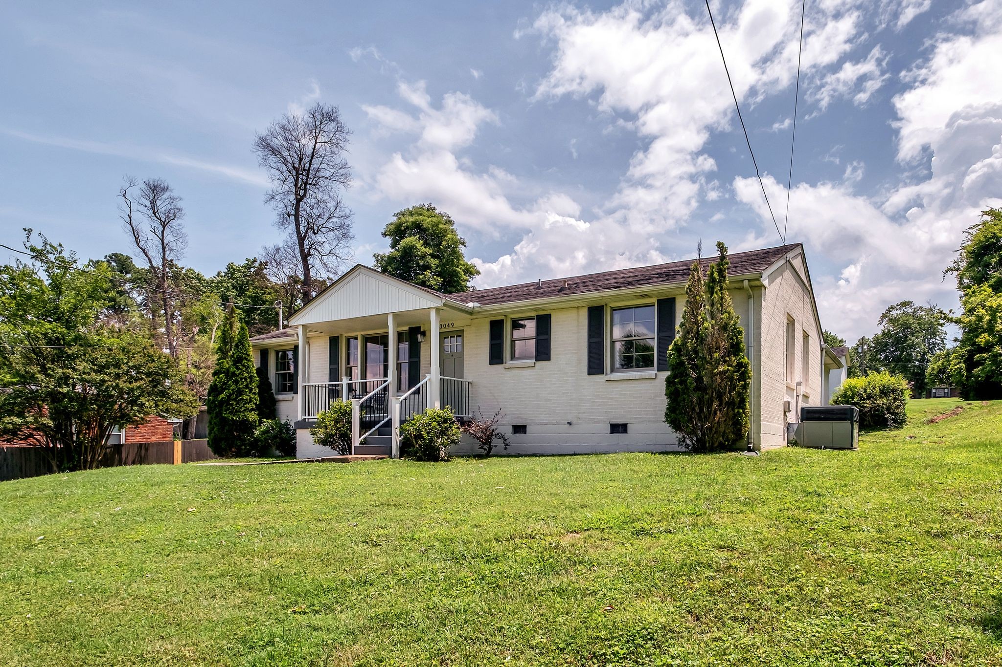 3049 Edgemont Dr