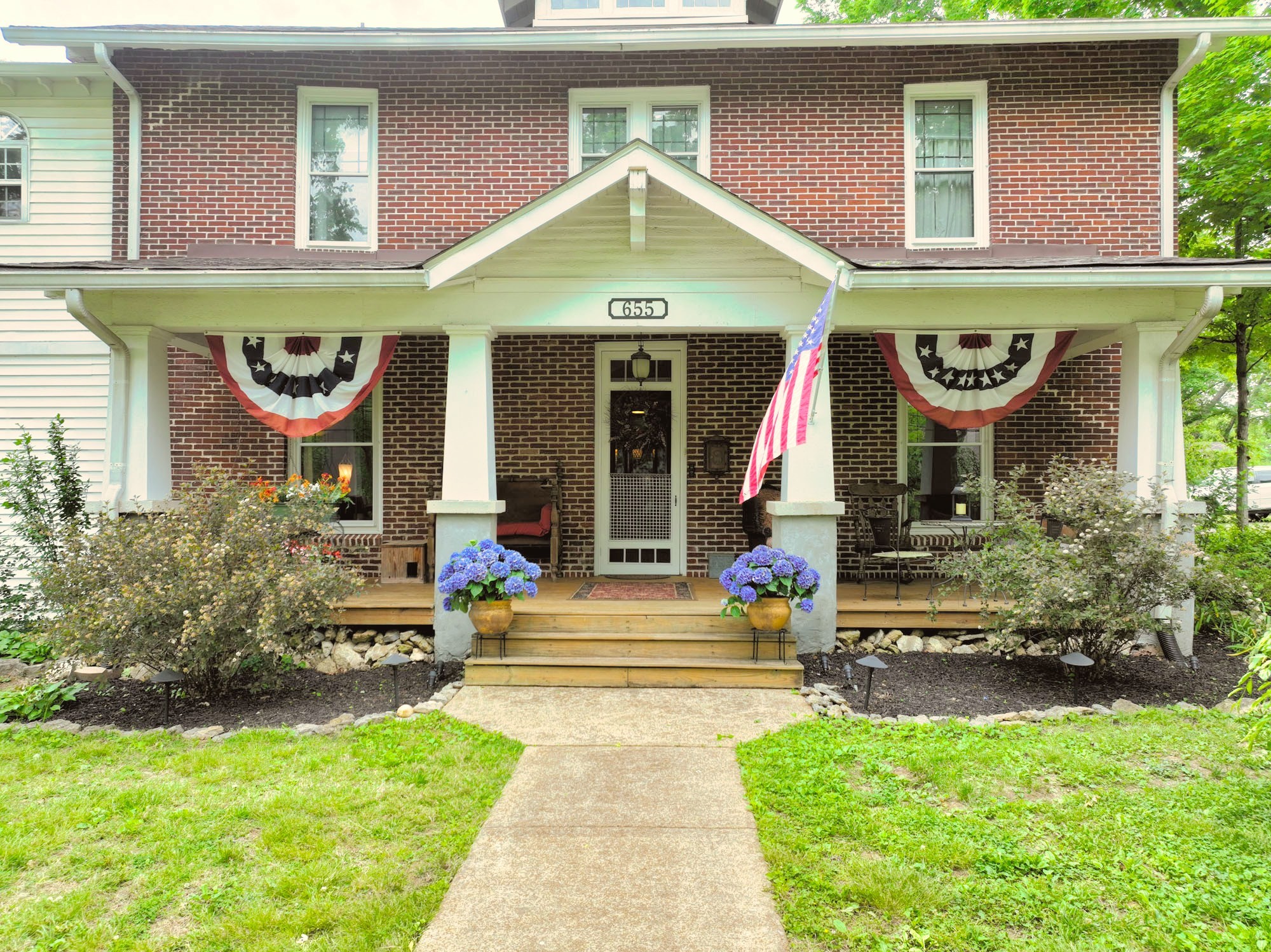 655 E Main St