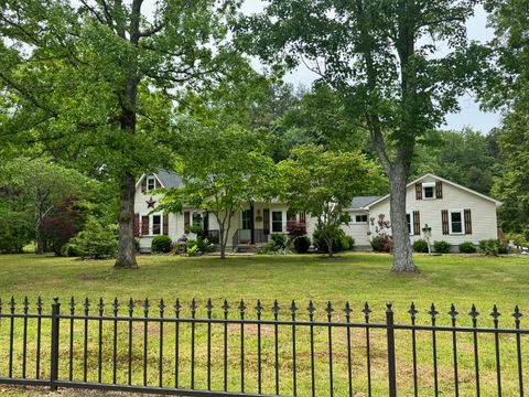 4540 S York Hwy S Jamestown TN 38556