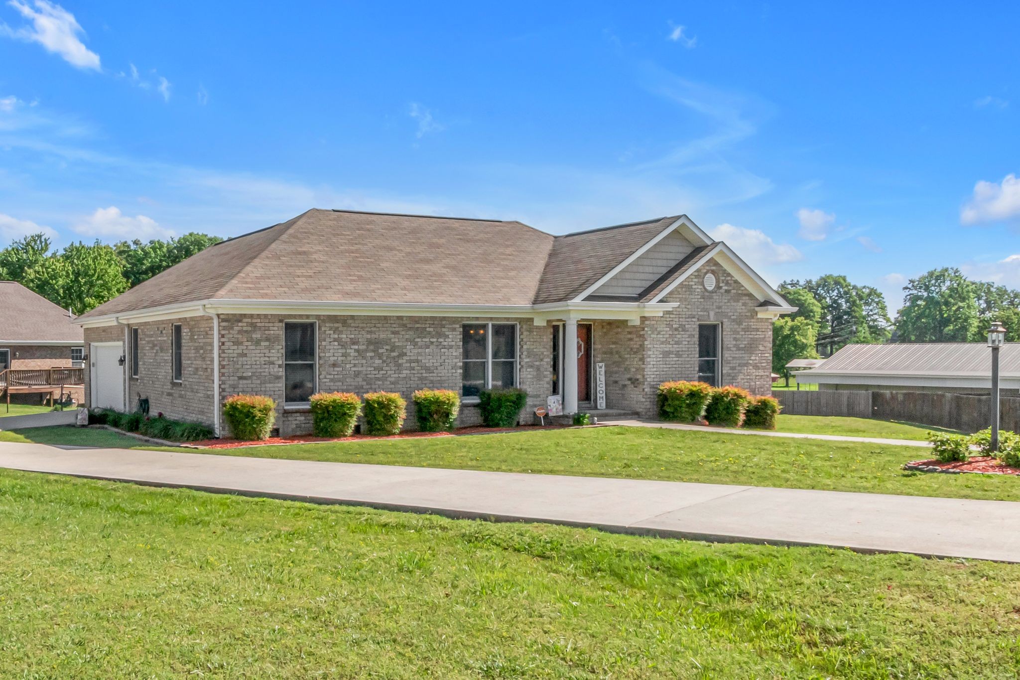 102 Oak Point Cir