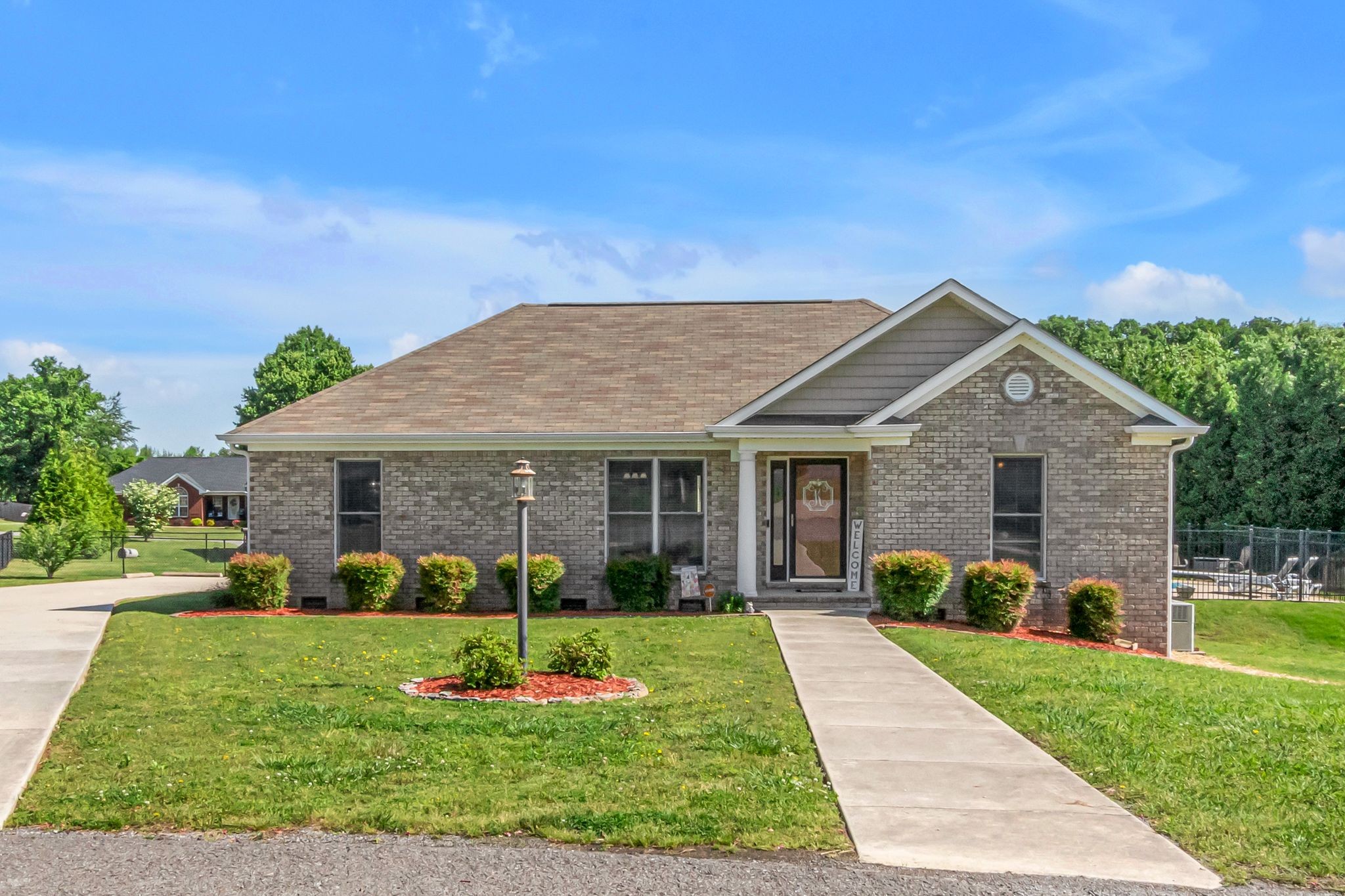 102 Oak Point Cir