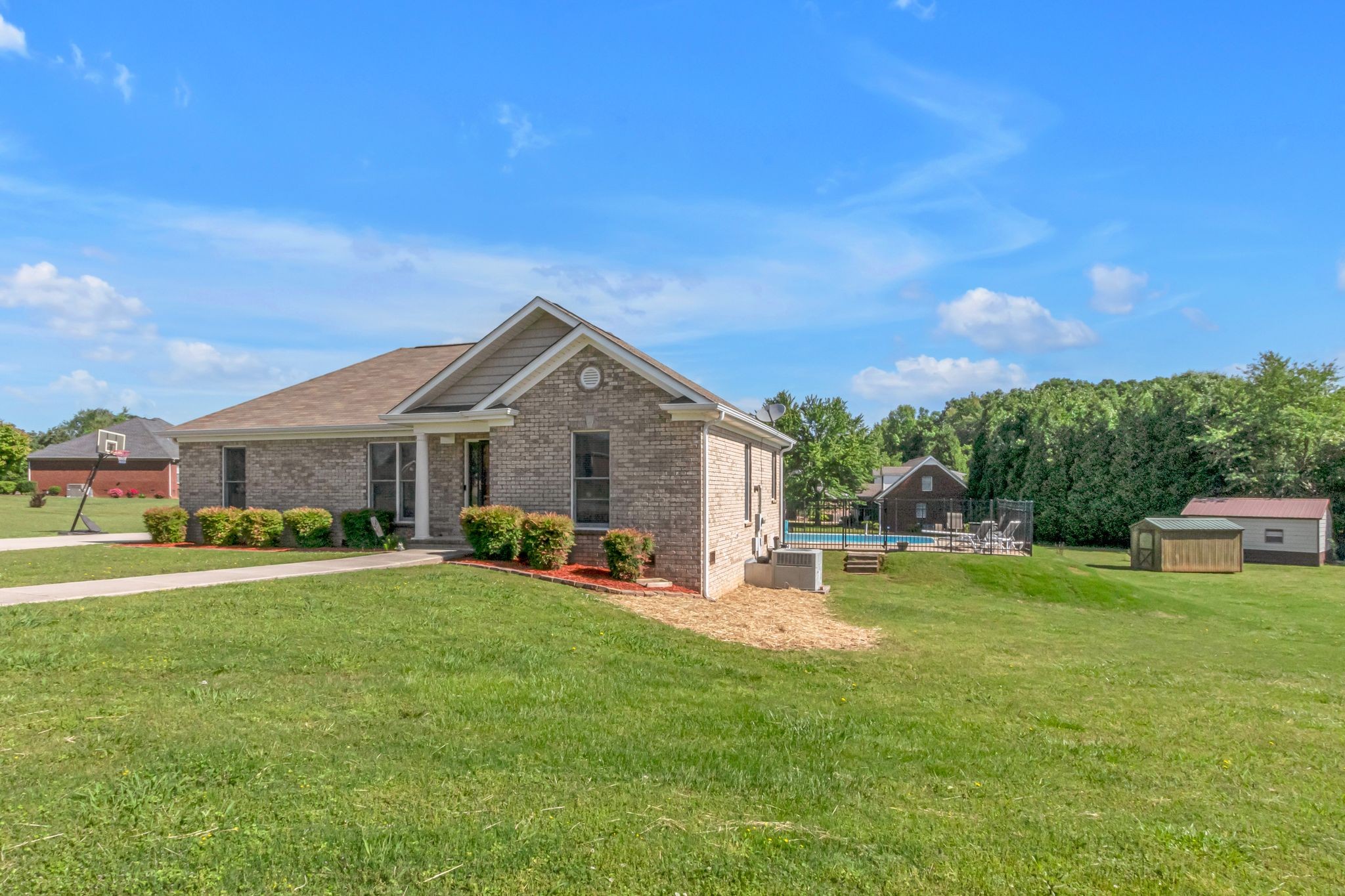 102 Oak Point Cir