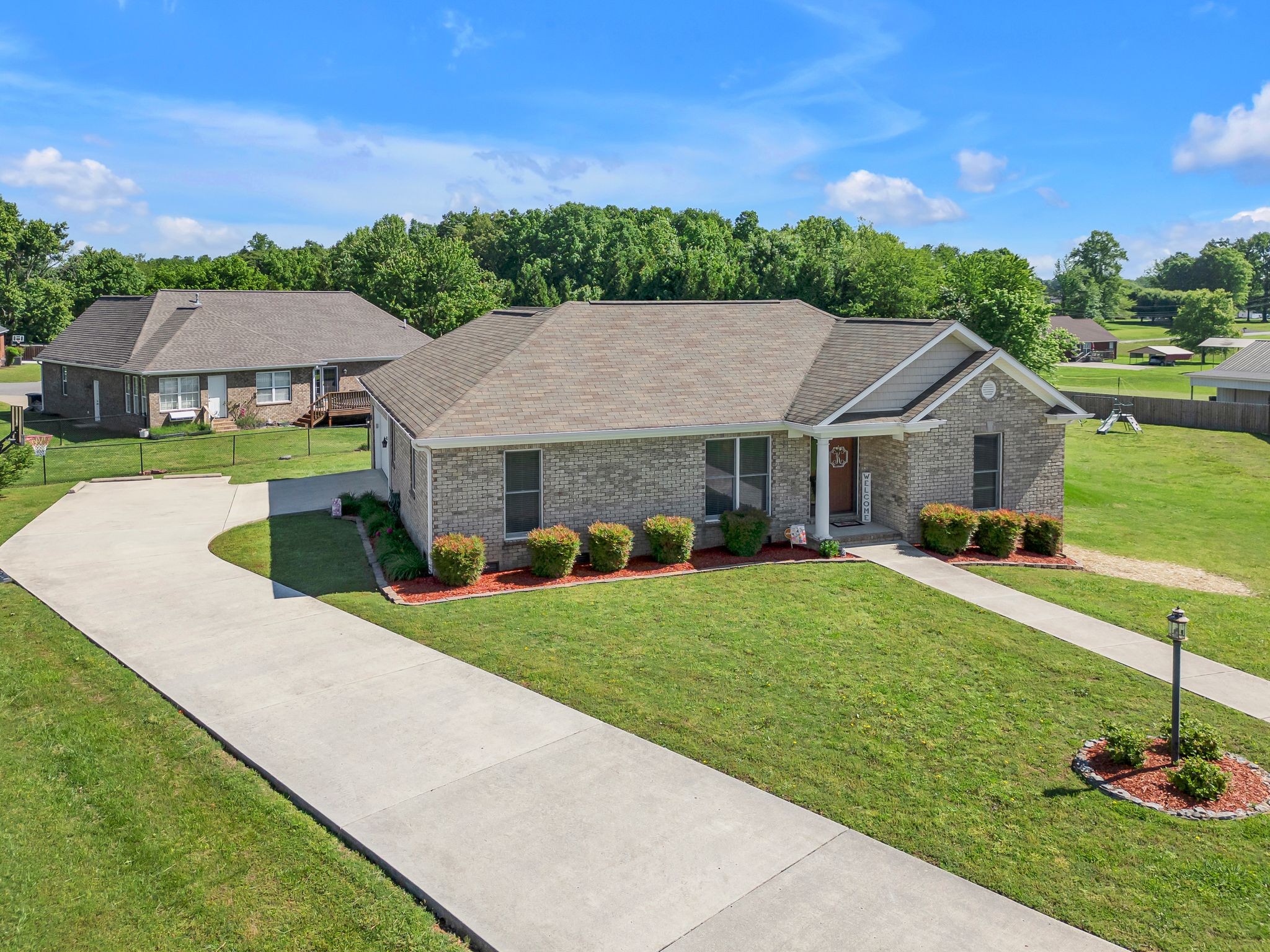 102 Oak Point Cir