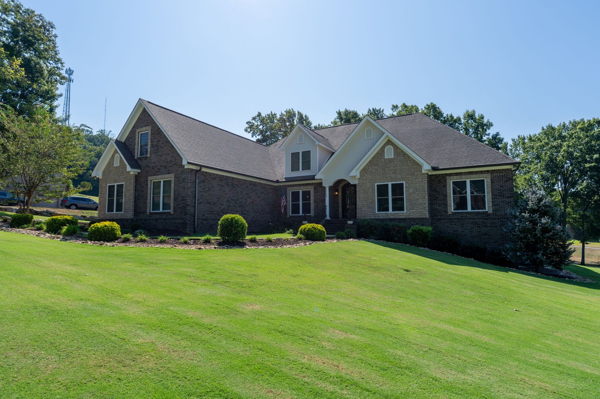 1725 Mayflower Dr