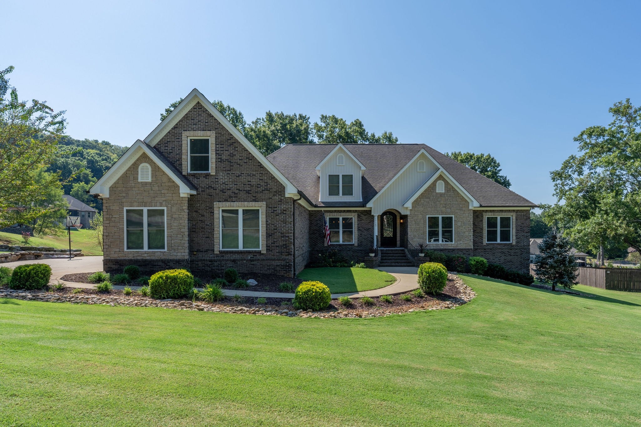 1725 Mayflower Dr