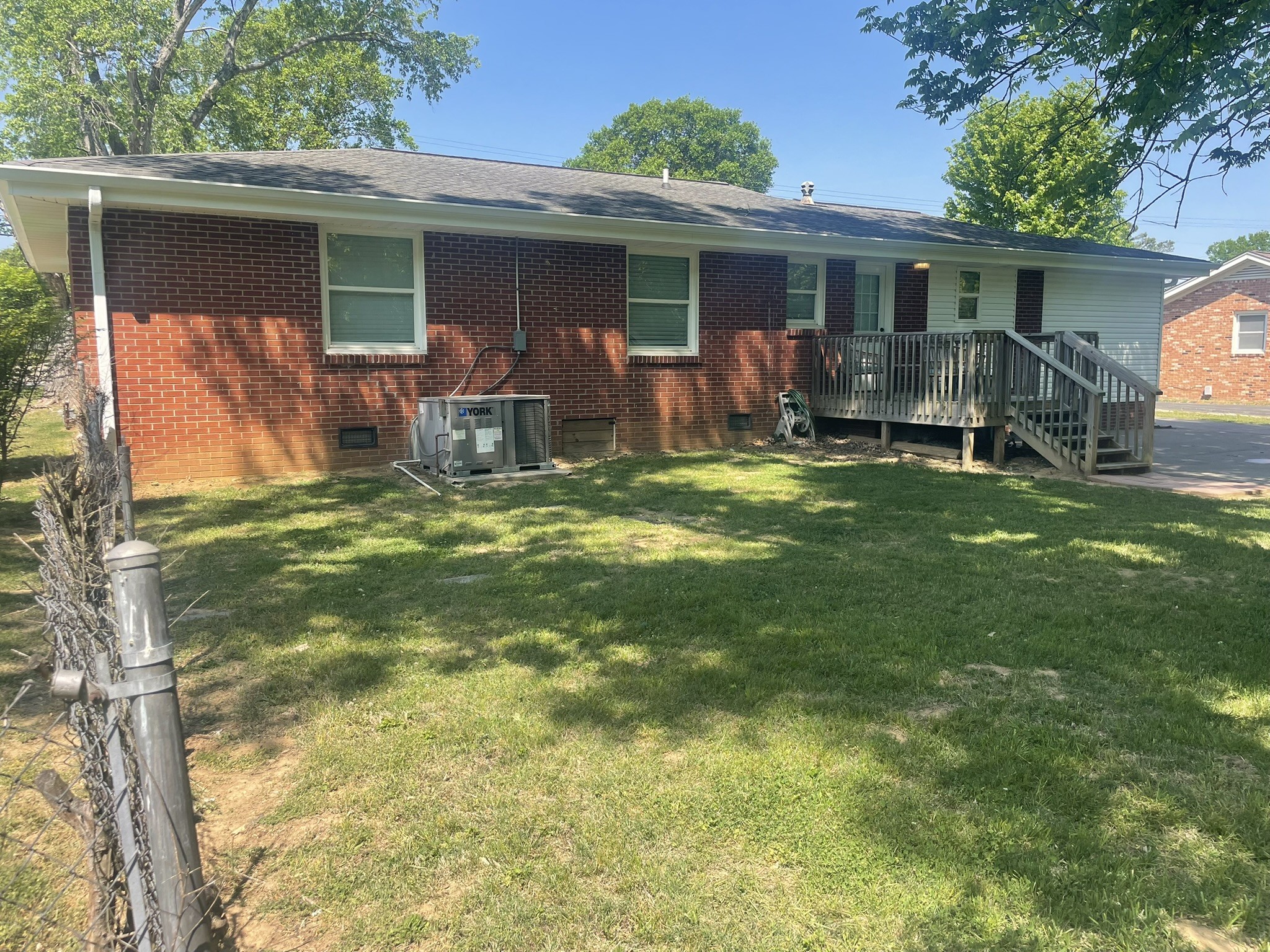 205 Winwood Dr