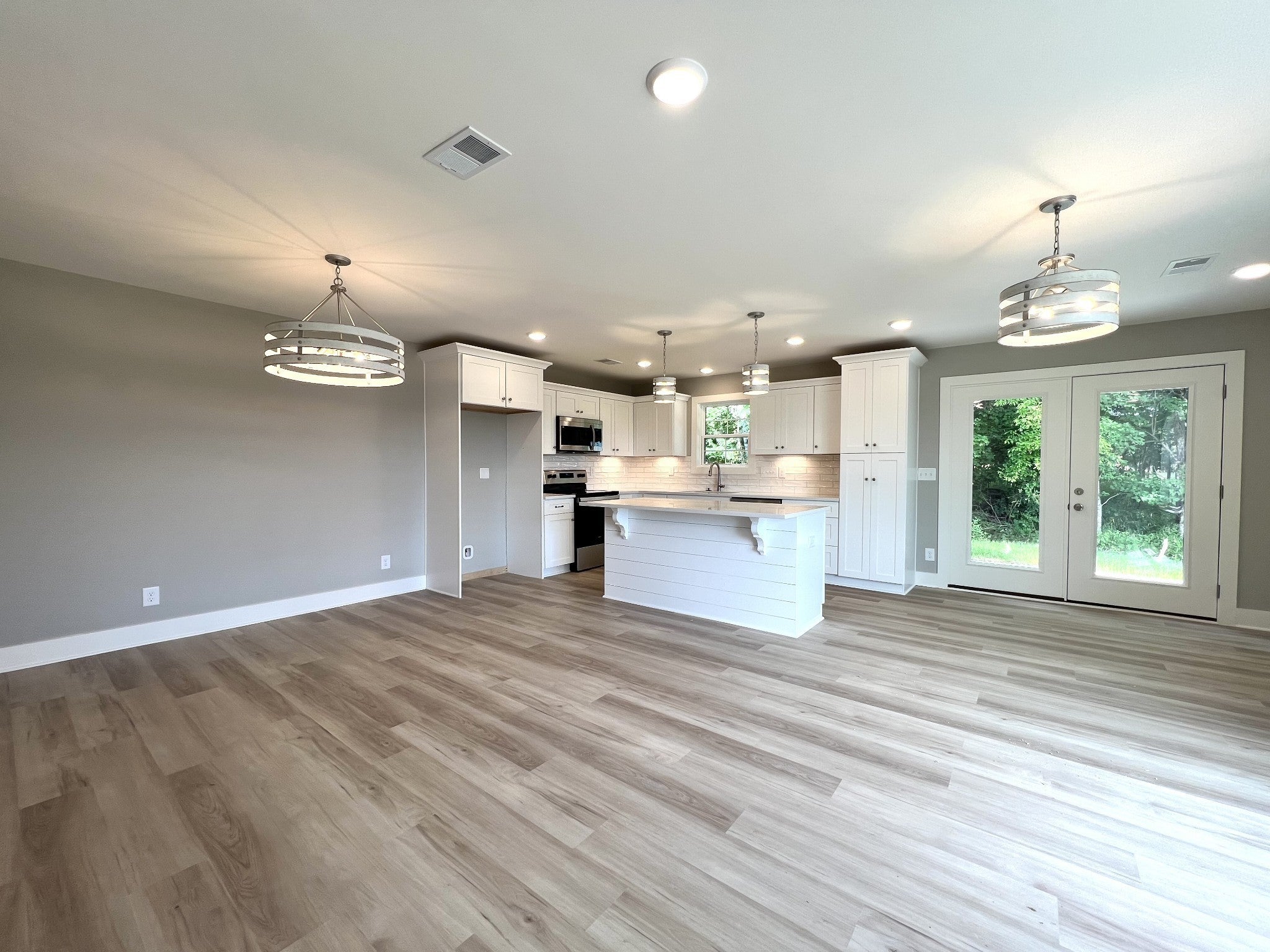 718 Hollie Way