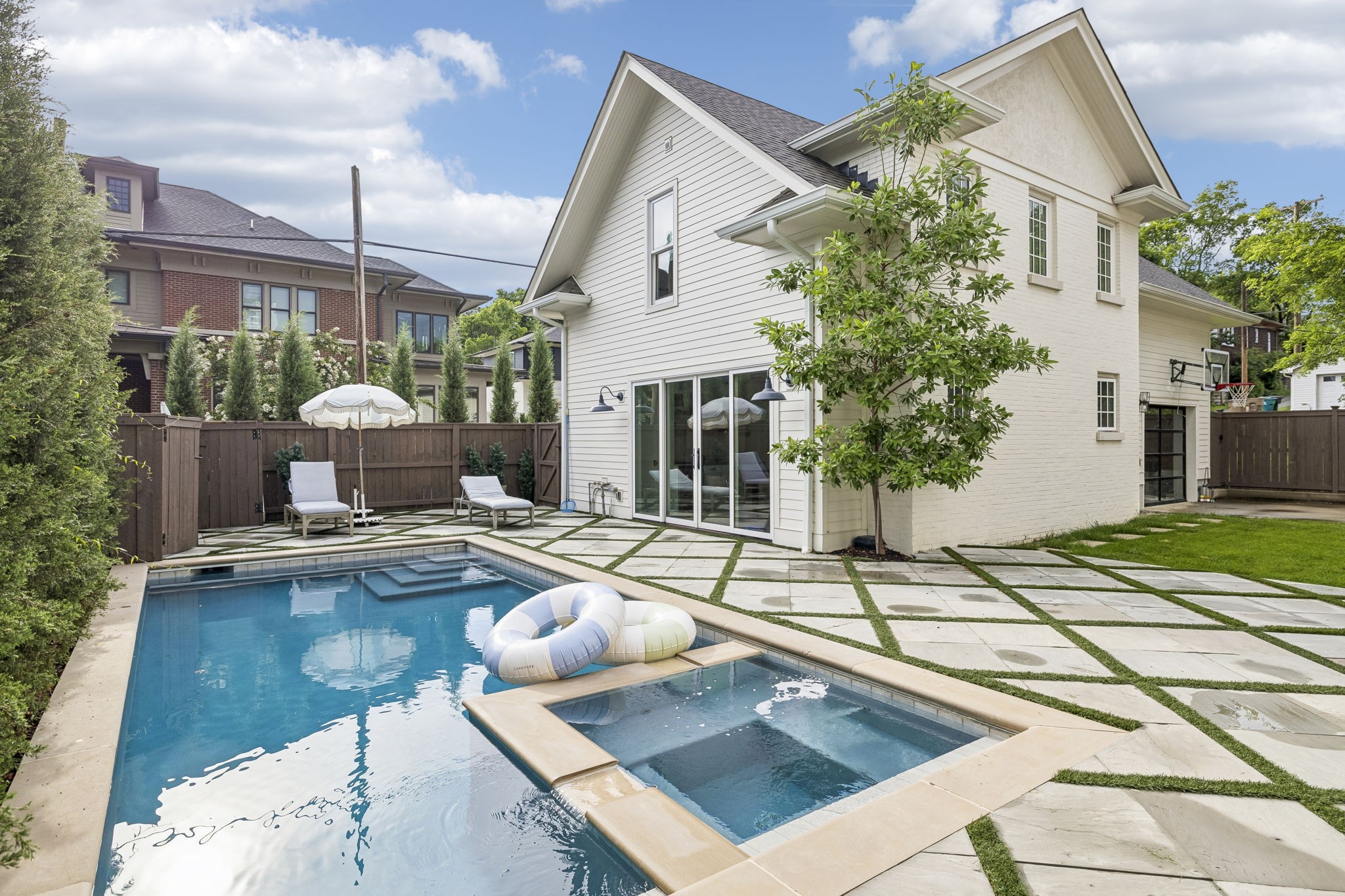 2509 Oakland Ave