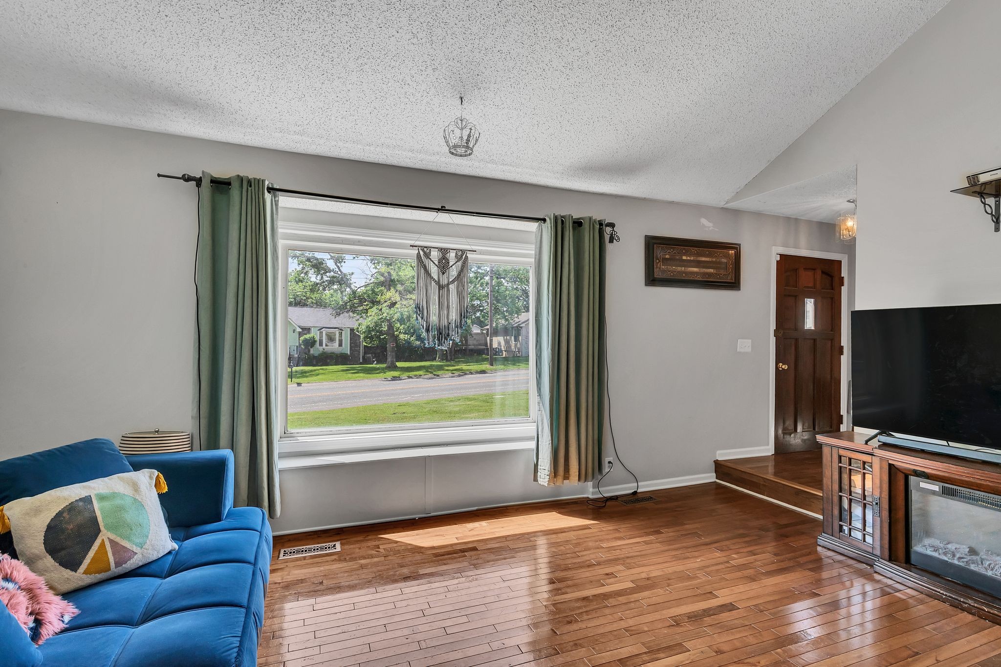 1141 Apple Valley Rd