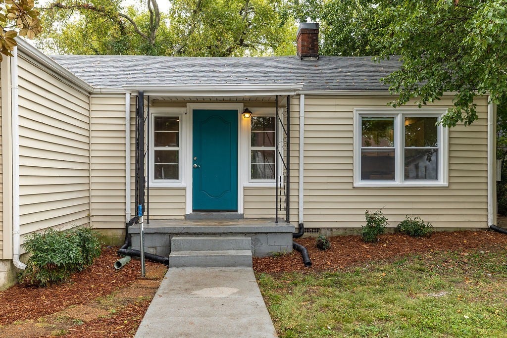 327 Haynes St