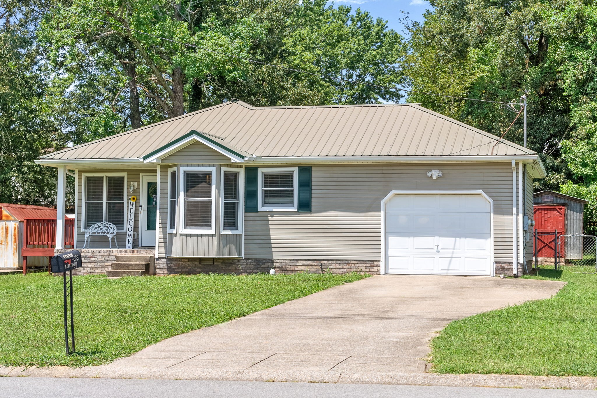 Clarksville, Tennessee 37042, United States, 3 Bedrooms Bedrooms, ,2 BathroomsBathrooms,Residential,Pending,51172