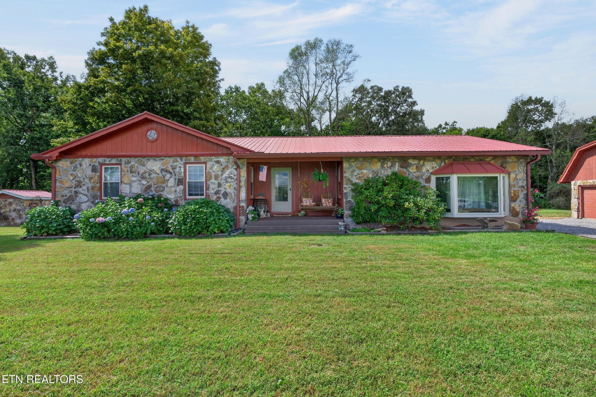 1093 Pomona Rd