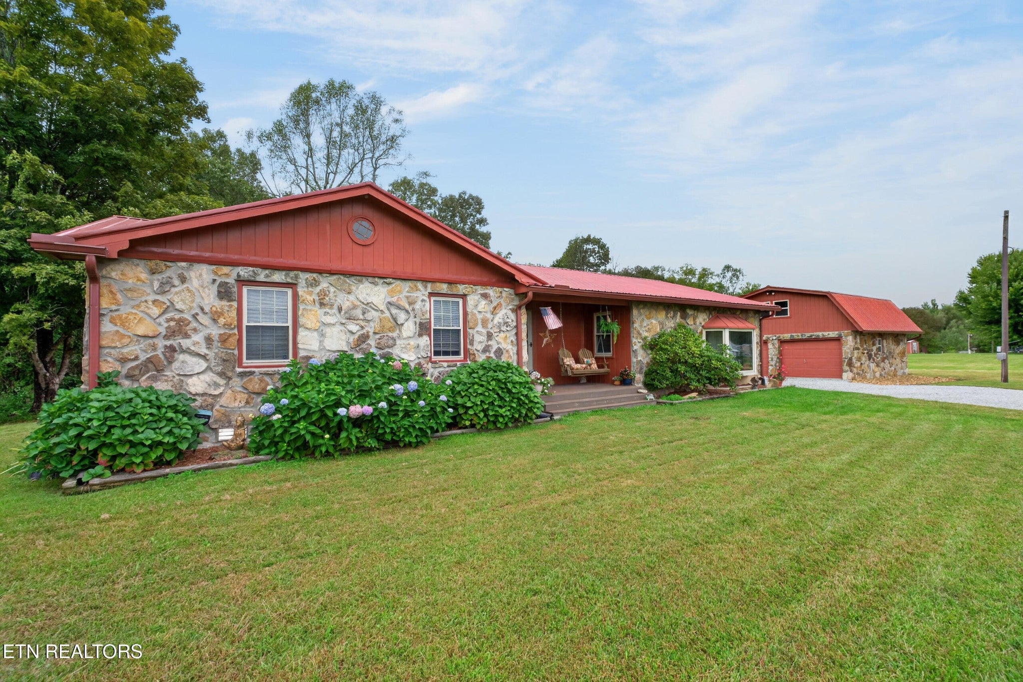1093 Pomona Rd