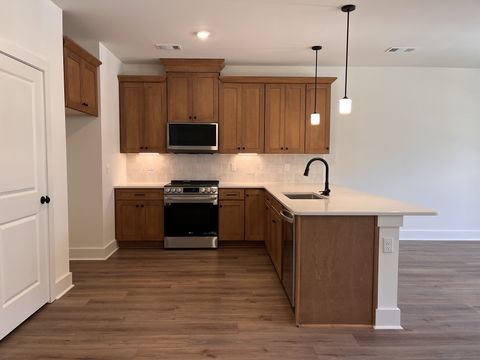 138 Valentine Aly Nashville TN 37218