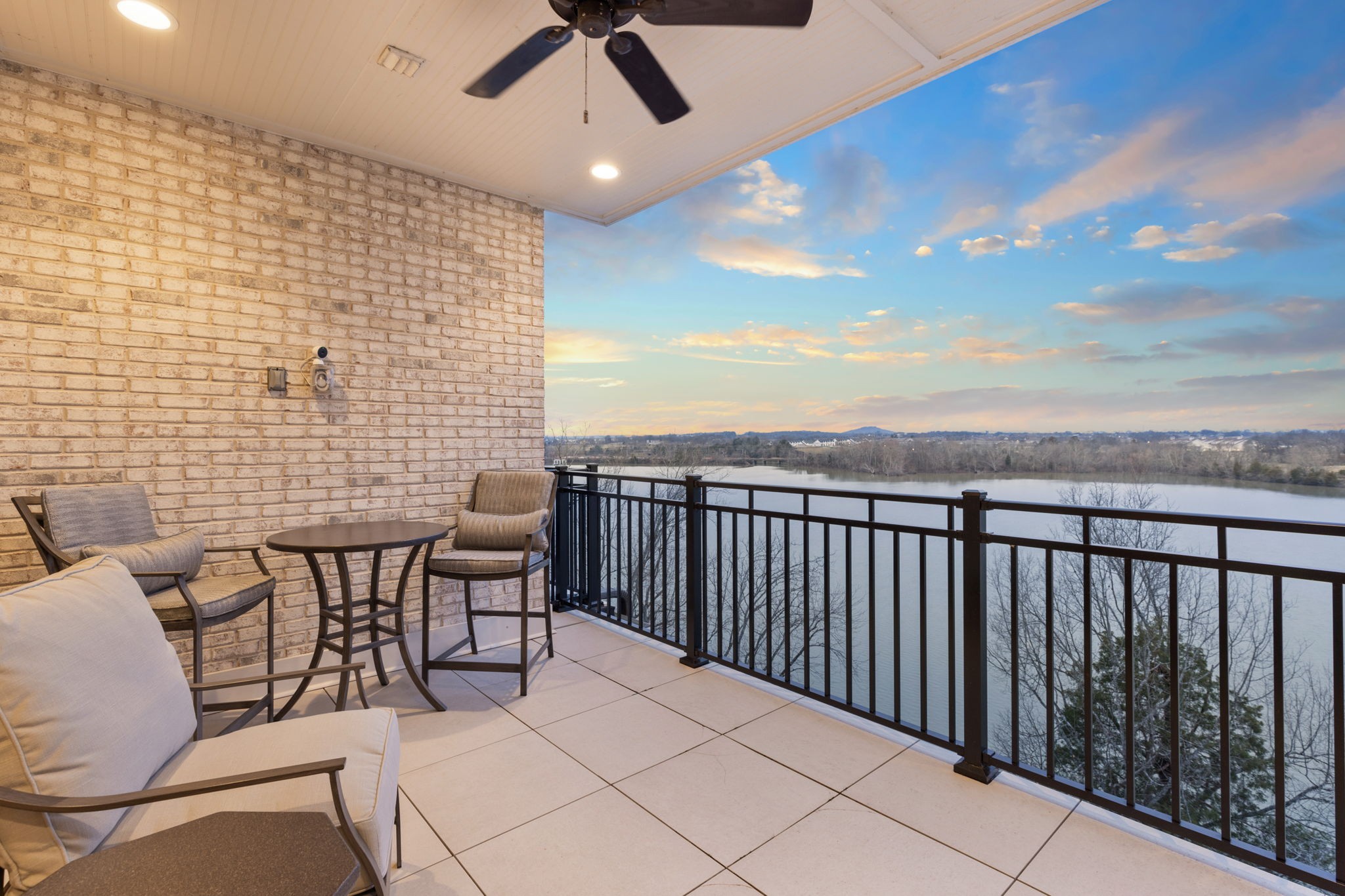 1024 Club View Dr E303
