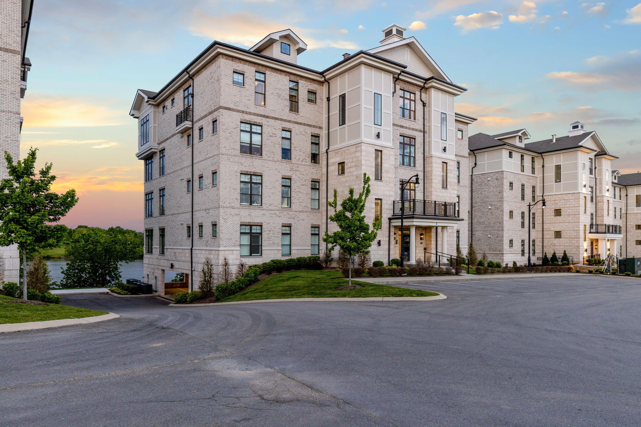1024 Club View Dr E303