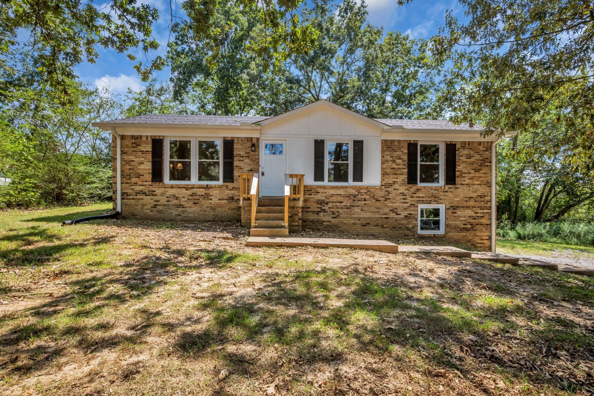 105 Ravenwood Cir