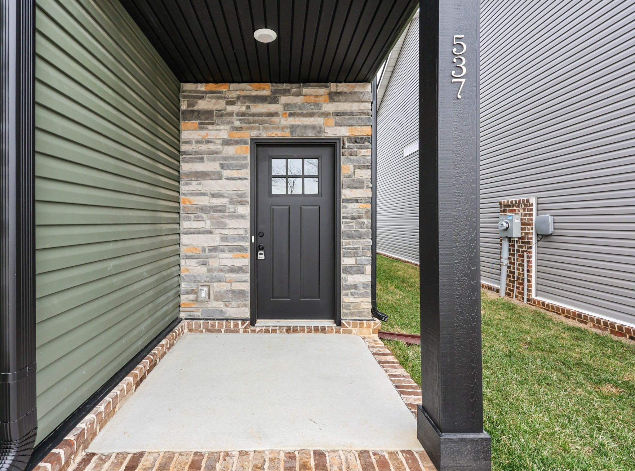 537 Charleston Cove Way