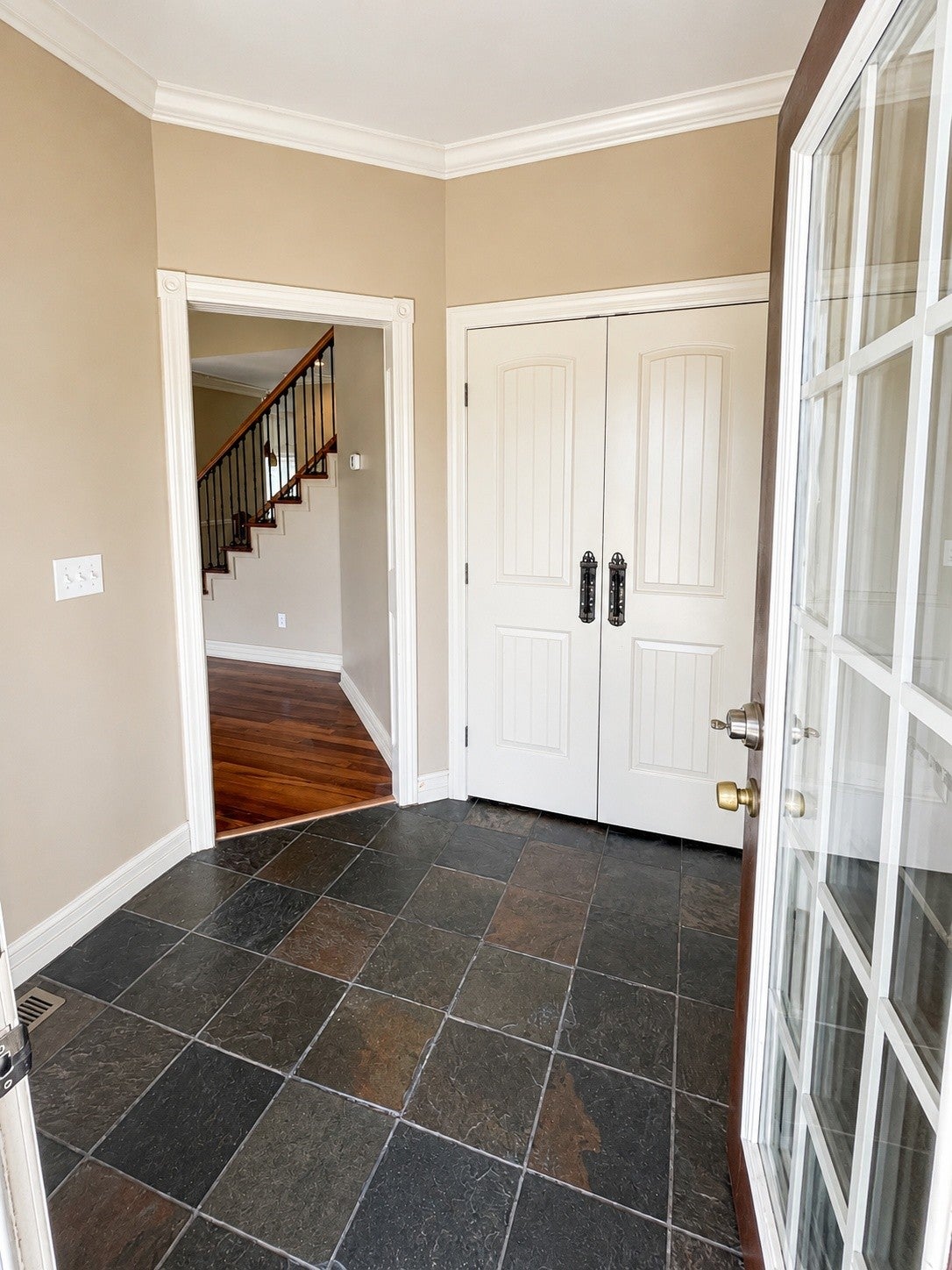23 Skidmore Ln