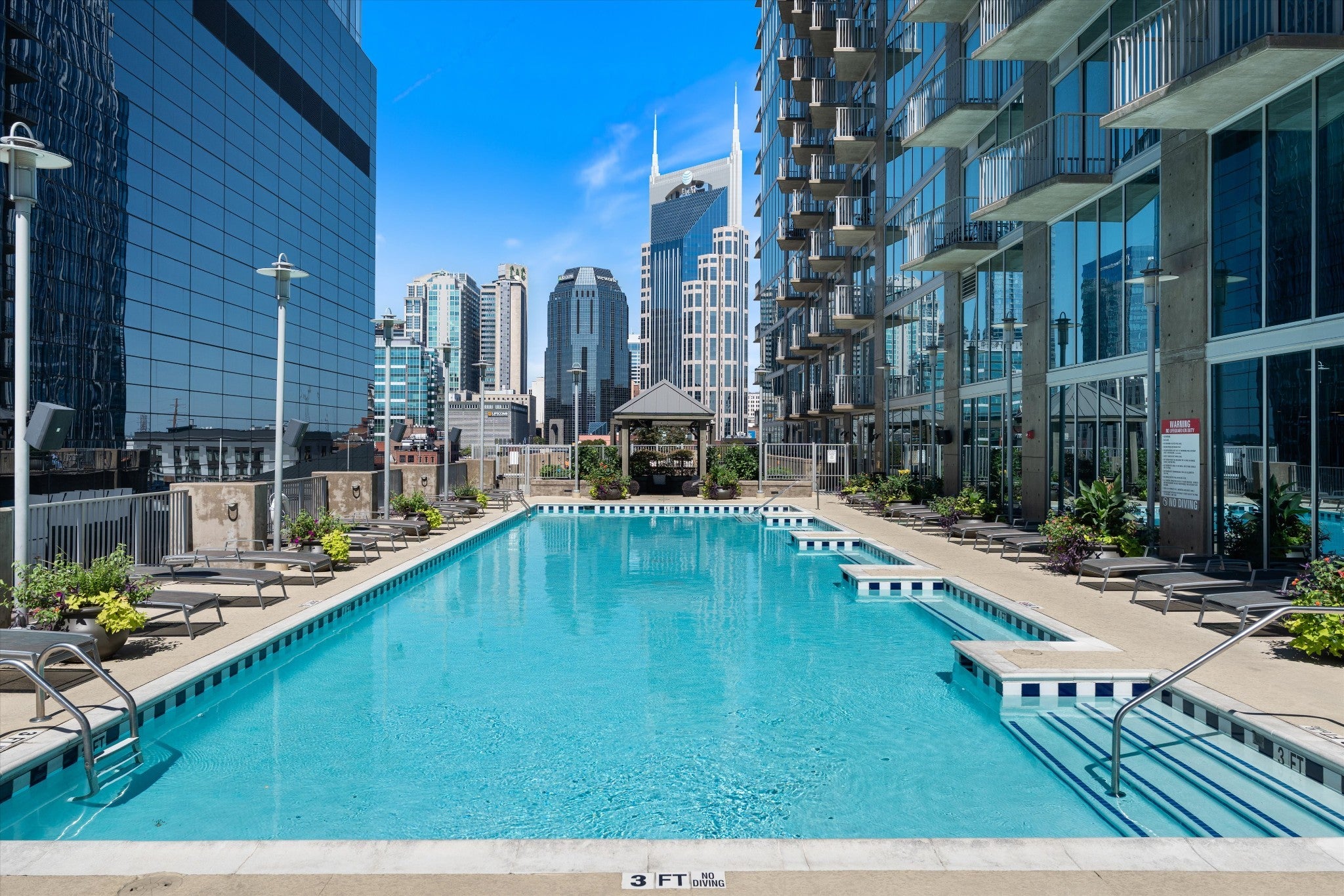 1-bed listing at 301 Demonbreun St 908, Nashville