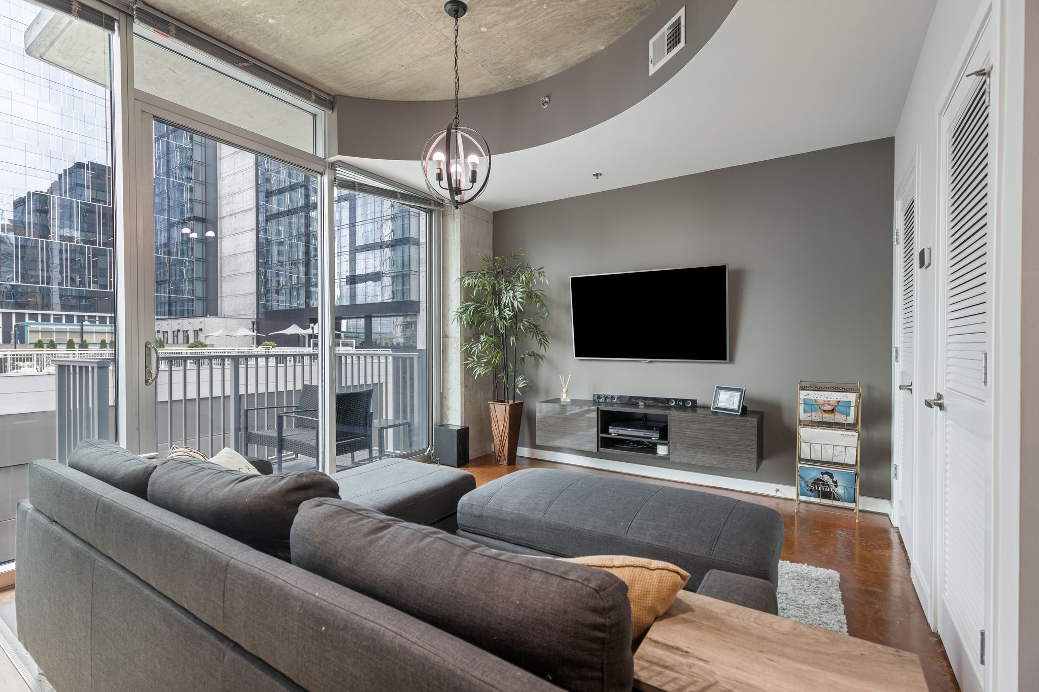 301 Demonbreun St 908