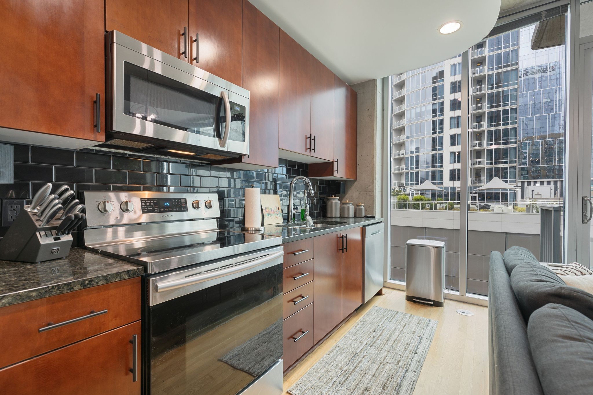 301 Demonbreun St 908