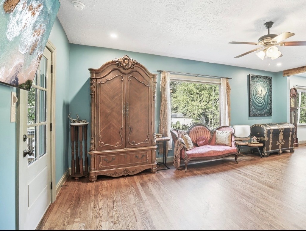 6421 Clarksville Pike