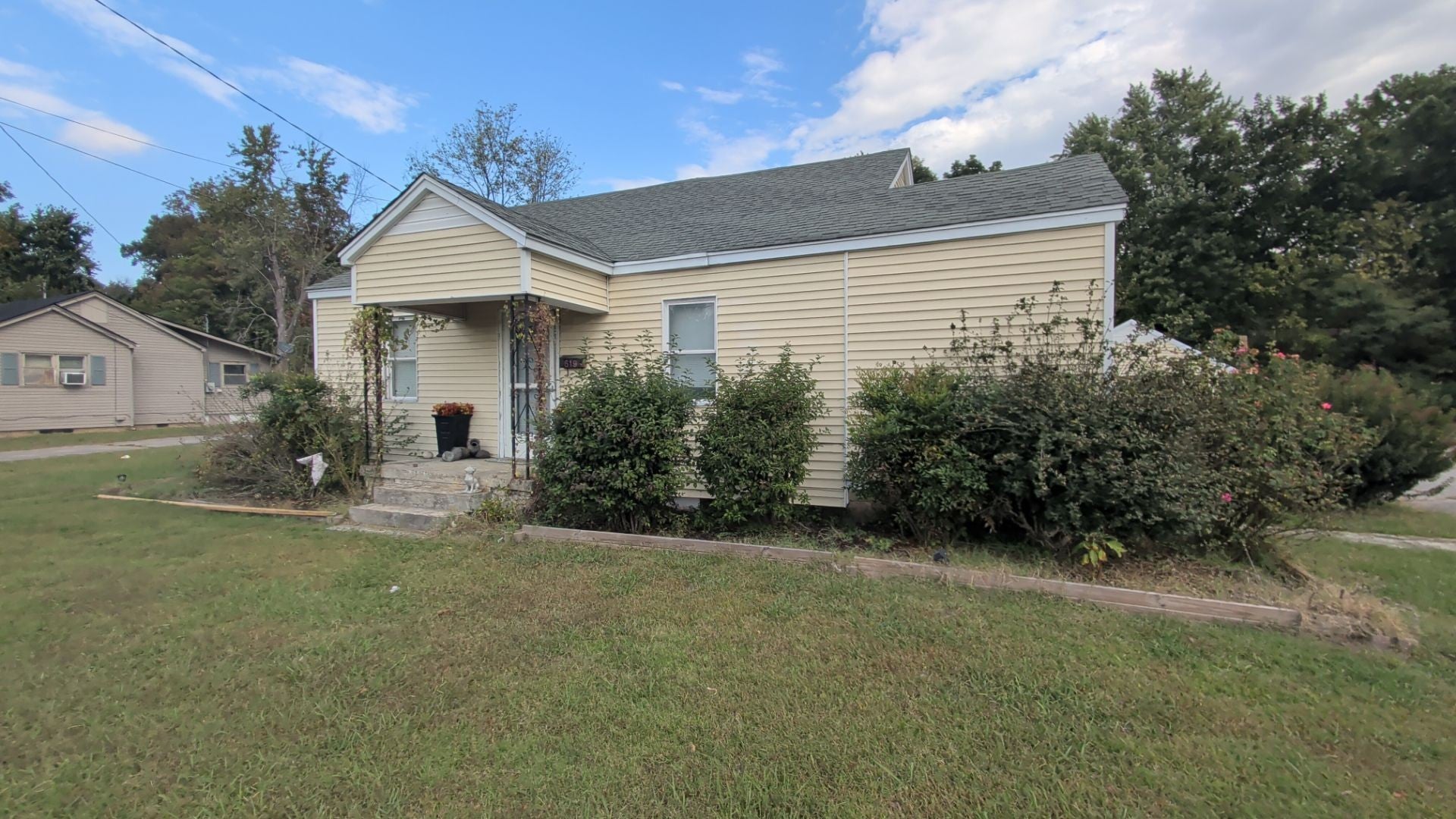 619 N Main St