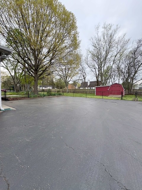402 Robertson Dr