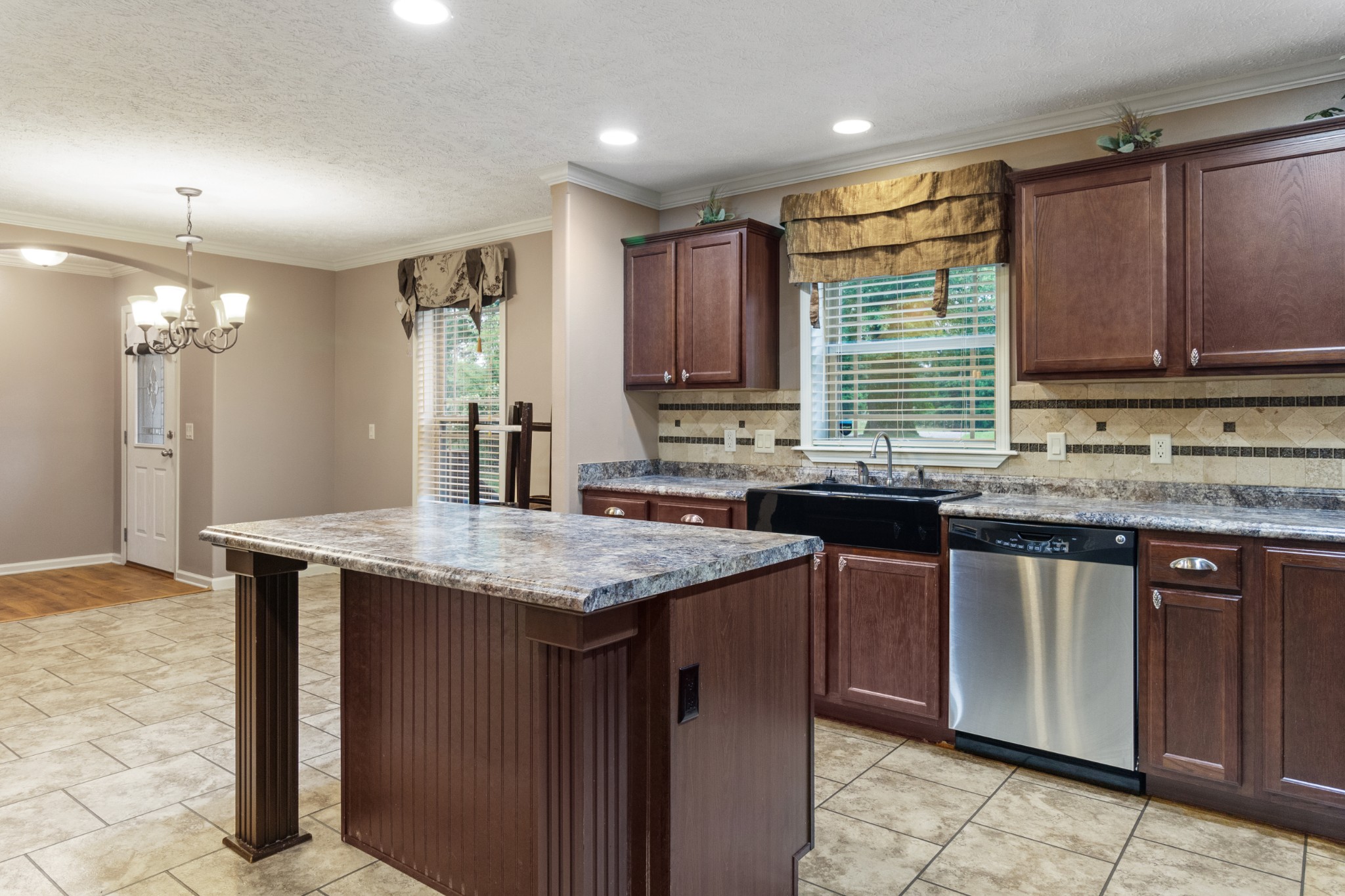 8601 Chestnut Ridge Rd