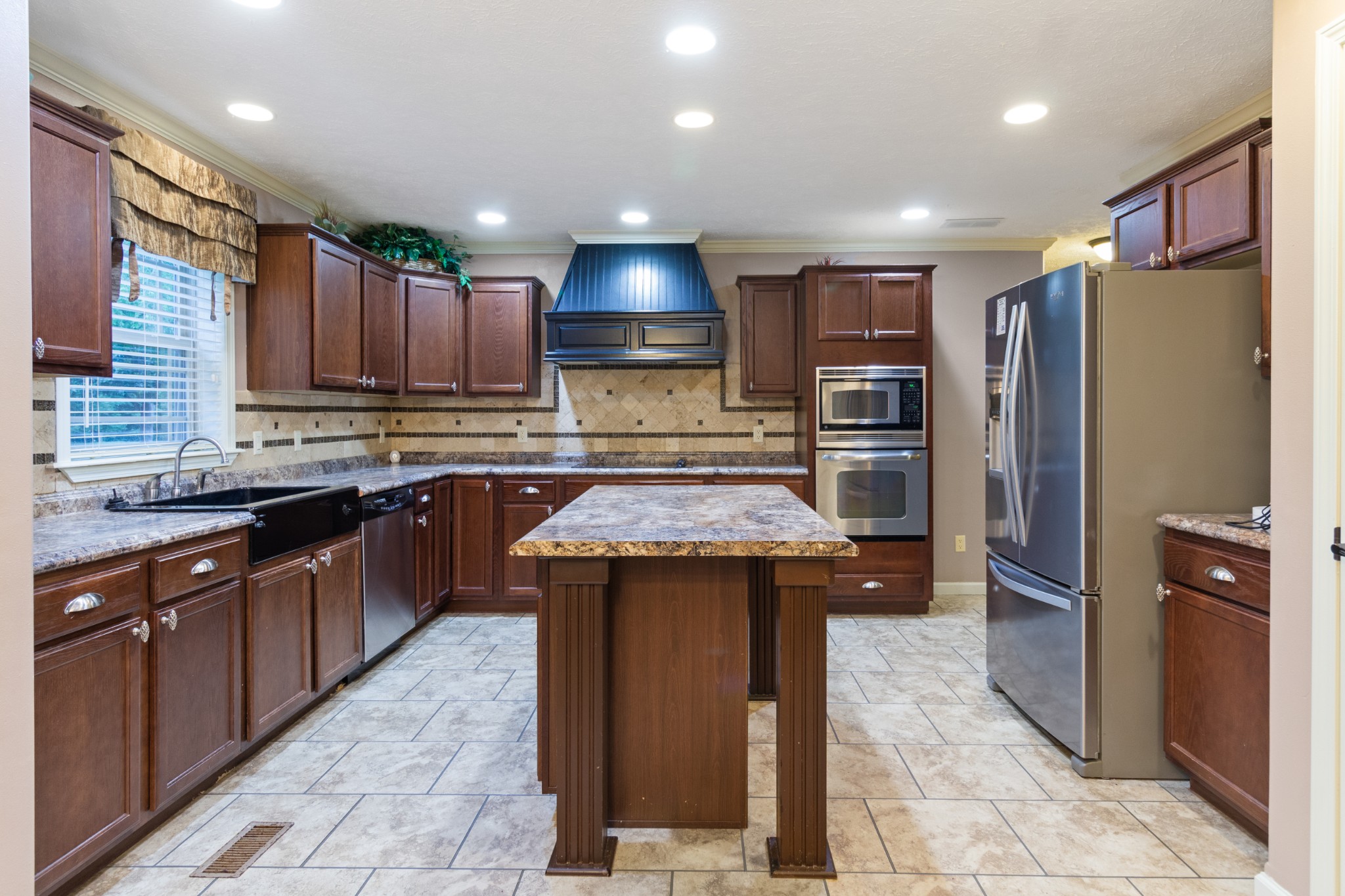 8601 Chestnut Ridge Rd