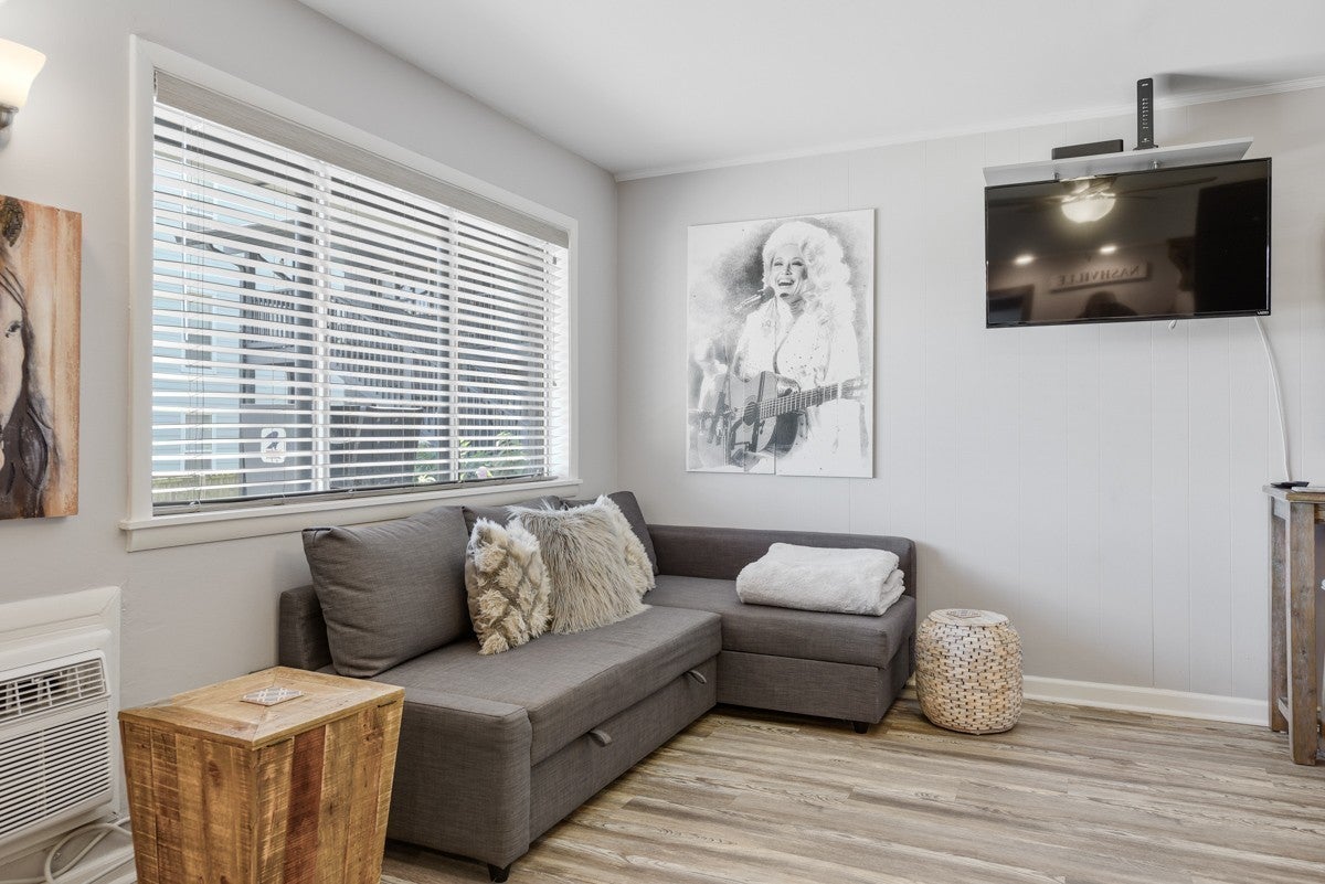 803 Hillview Hts 106