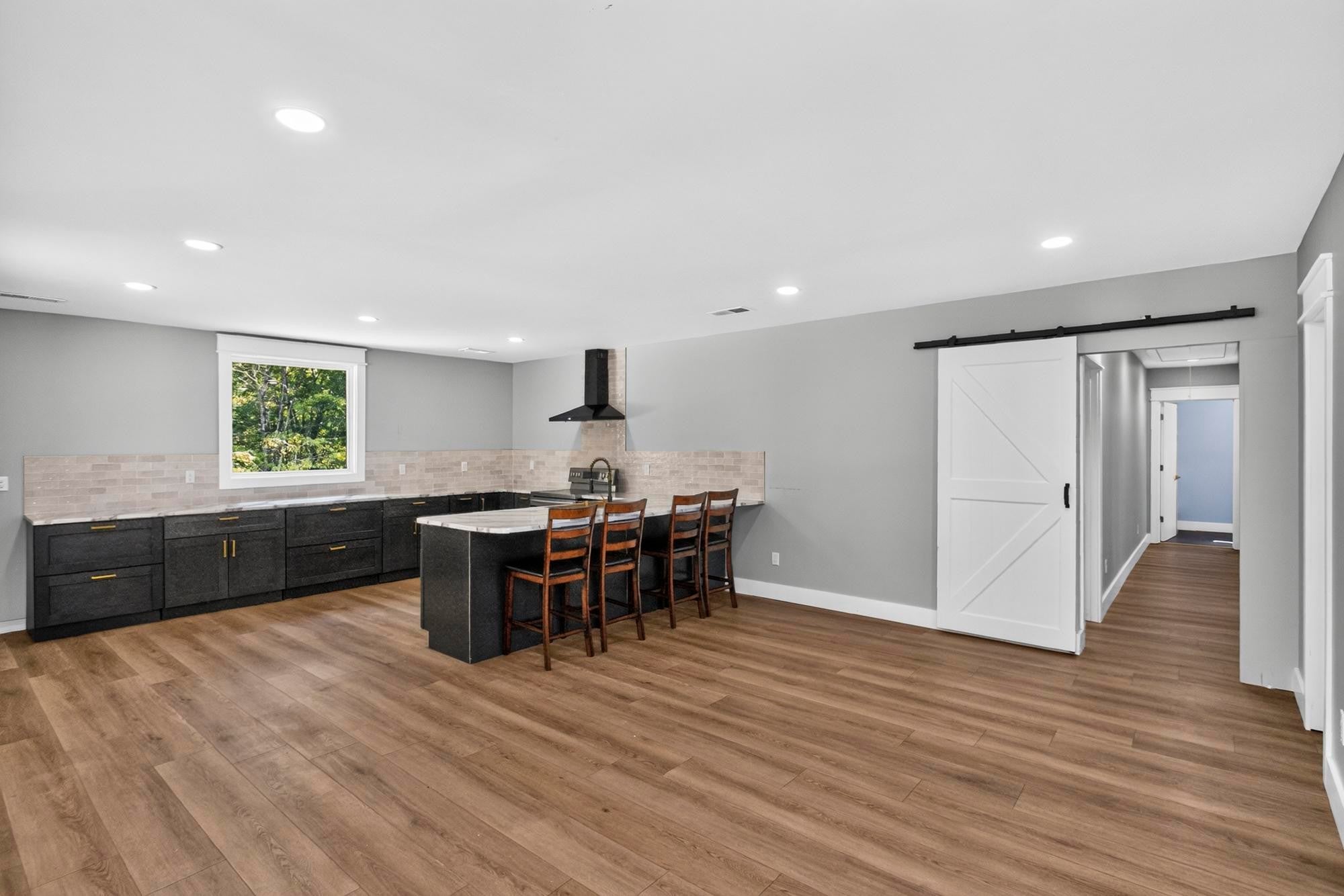 332 Meadow Ln