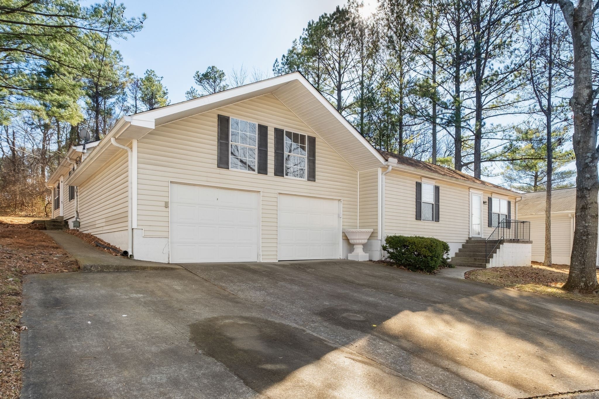 2.0-bed rental at 2824 Airwood Dr