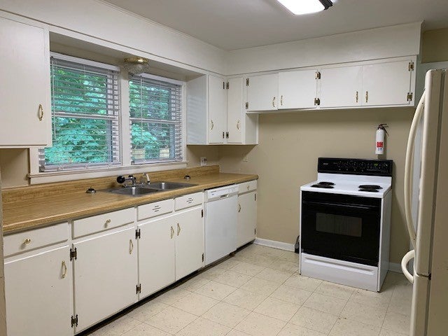 110 Cambridge Ct