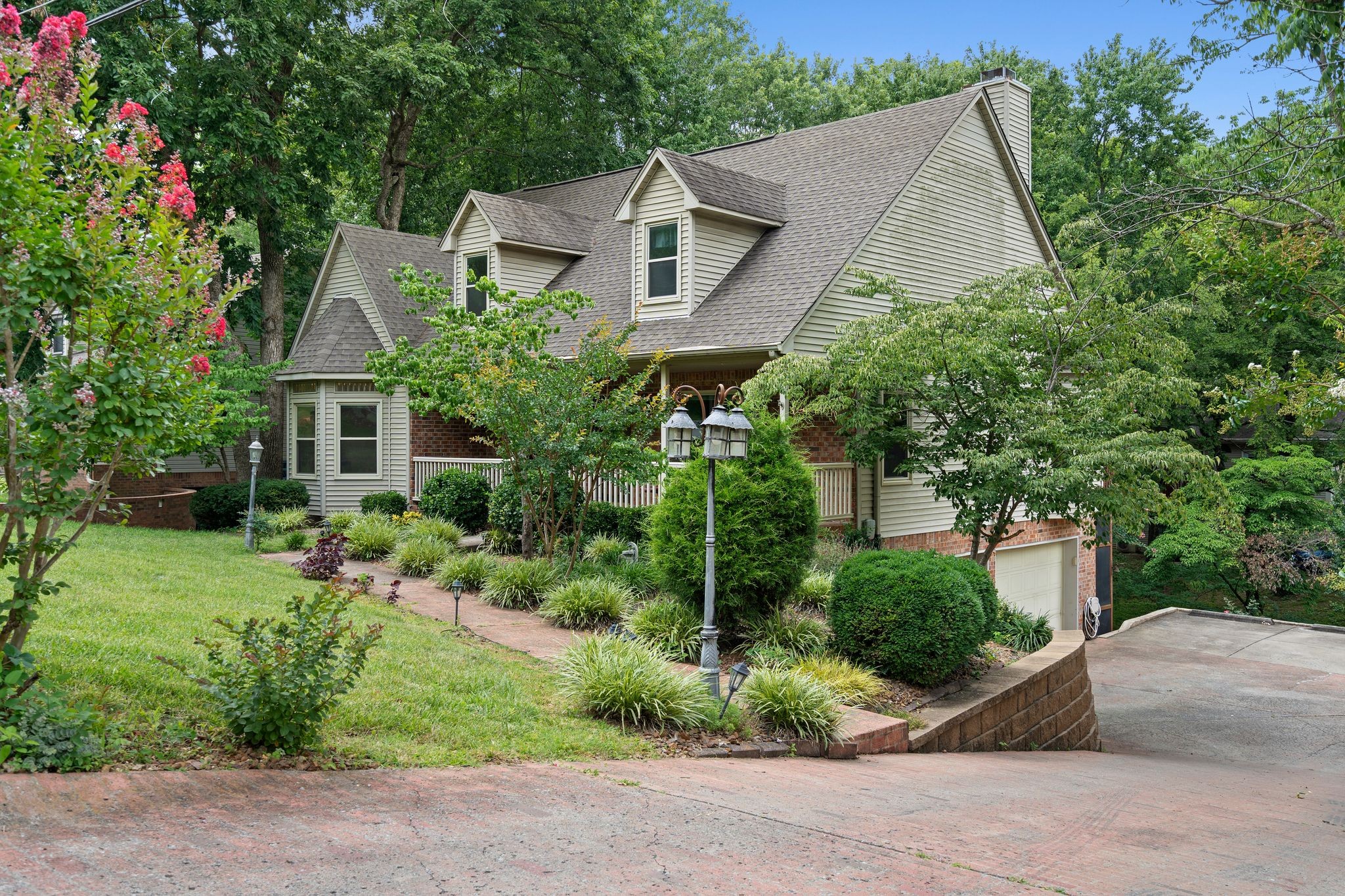626 Knollwood Dr